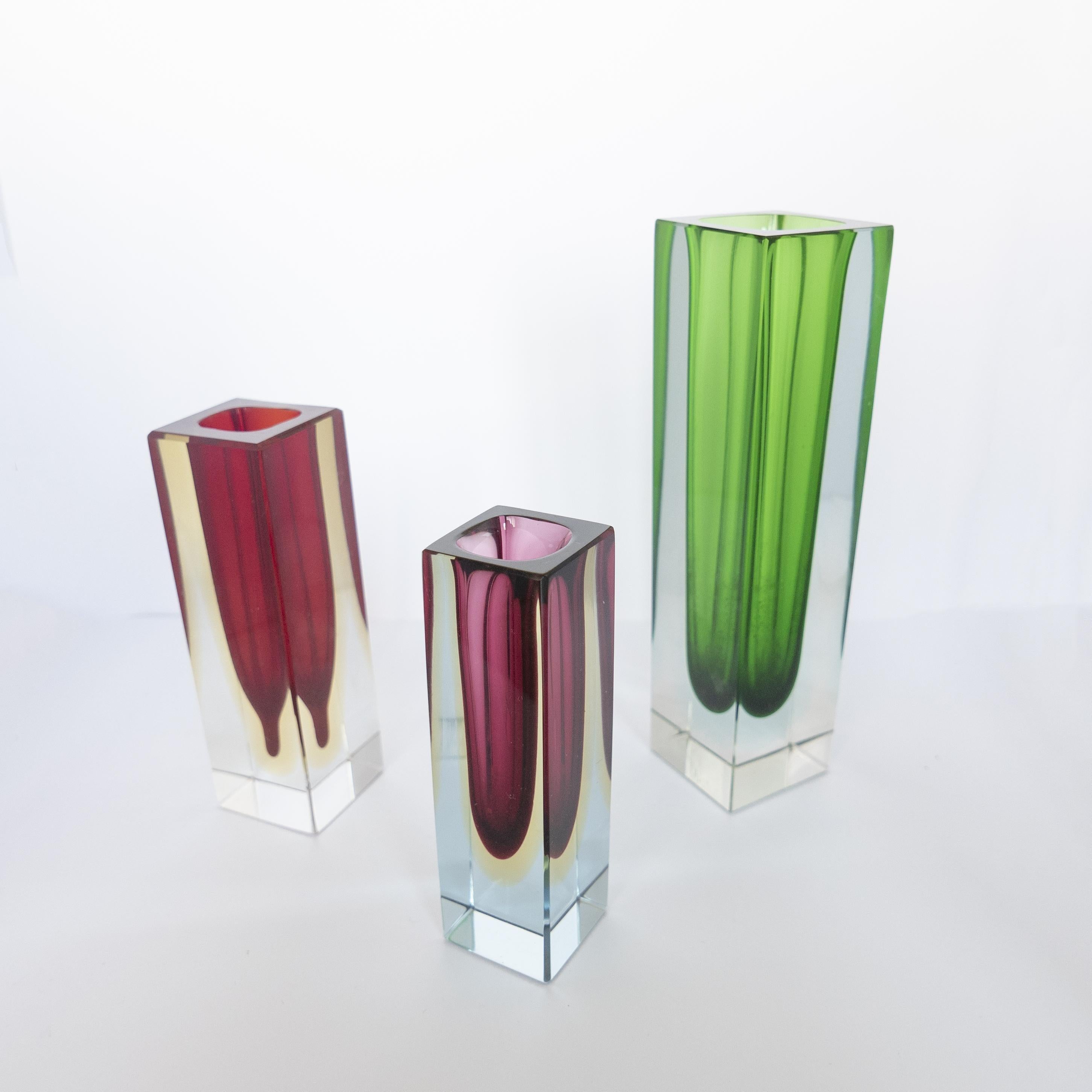Petit vase géométrique vintage, verre de Murano « Sommerso » violet, style Flavio Poli Bon état - En vente à Milano, IT