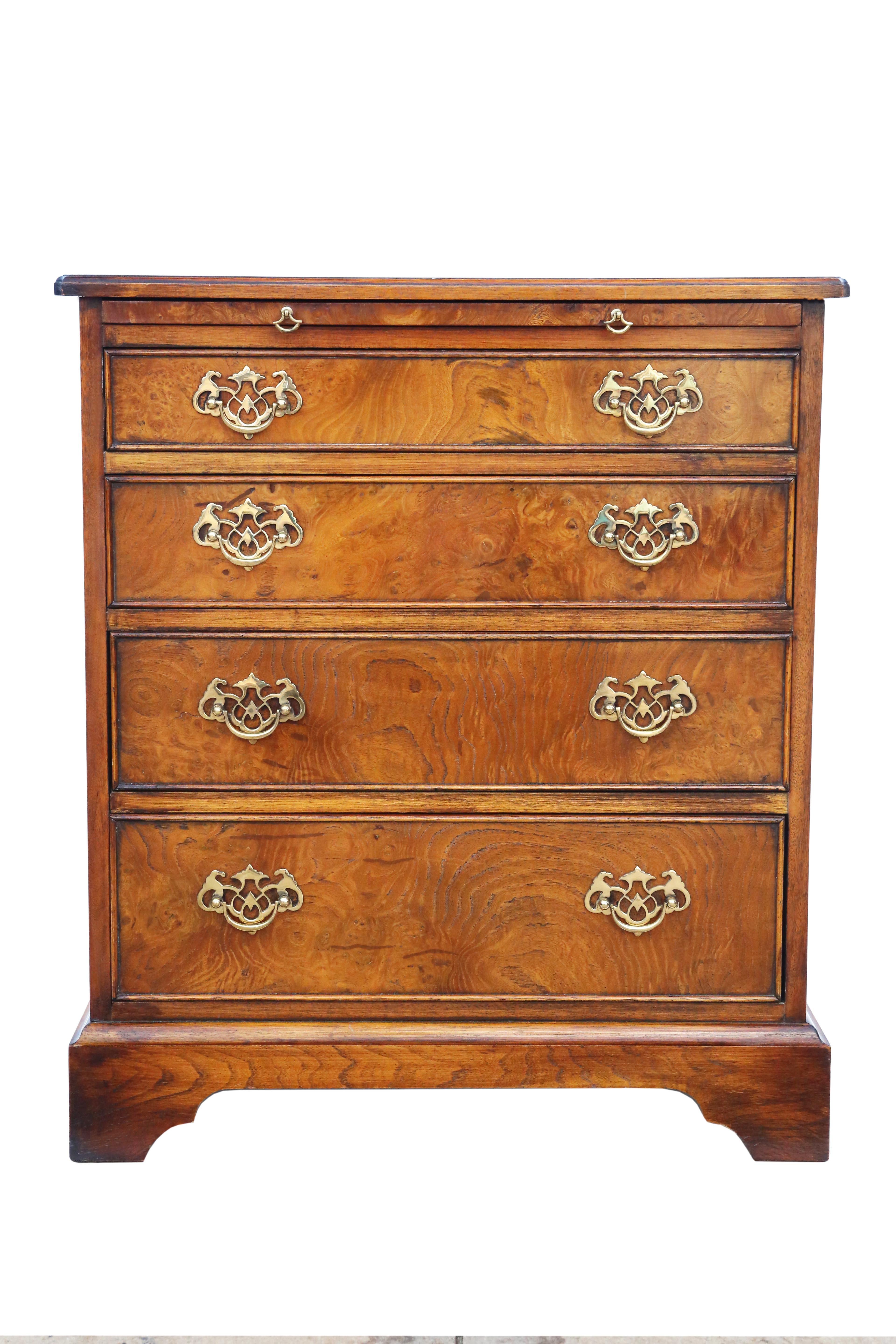 Antique vintage small Georgian revival burr yew chest of drawers. Around 40 years old. Lovely compact proportions.

Great rare decorative item, which has no loose joints and no woodworm.

Good colour and patina. The drawers slide freely.

66W x