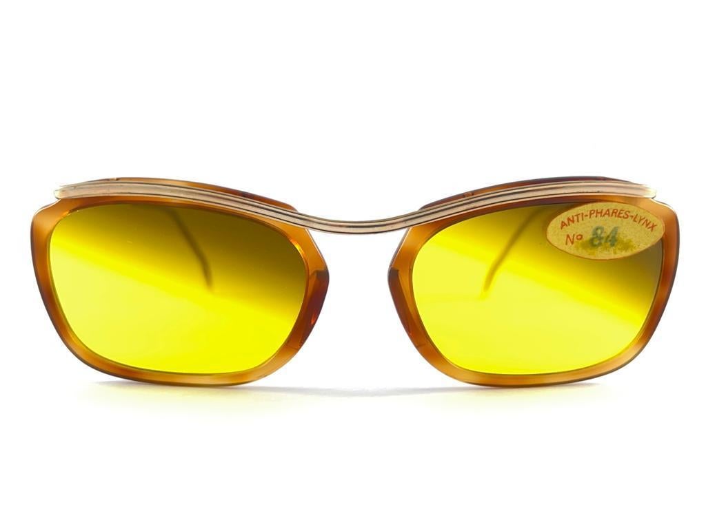 Vintage Small Gold & Tortoise Frame Anti Phares Lynx Lenses 1960'S  Sunglasses For Sale 5