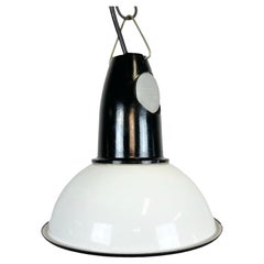 Petite lampe à suspension industrielle soviétique vintage en émail blanc, années 1960