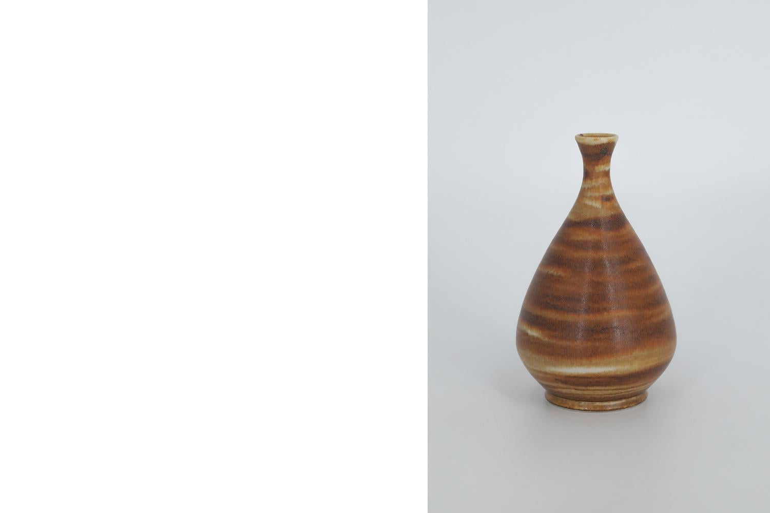 Mid-20th Century Set of 4 Small Mid-Century Scandinavian Modern Collectible Honey Stoneware Vase For Sale