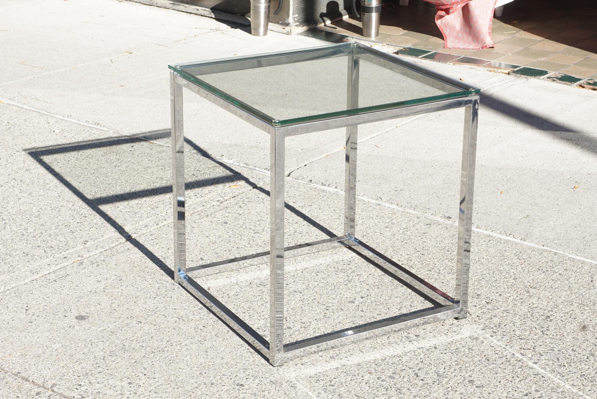 Made in the 70s this low cube table is a perfect accent in a modern interior. Clean and fresh without surfaced detail but long on design-savvy and clearly is the product of the international style so allied with architectural modernism.
The table