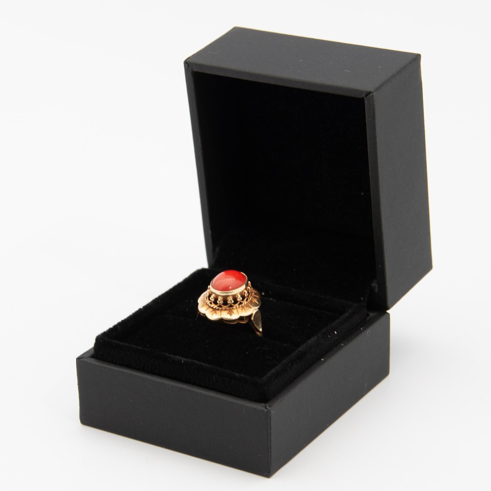 Women's Vintage Small Natural Red Coral and 14K Gold Ring For Sale