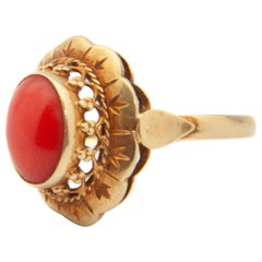 Anello vintage piccolo di corallo rosso naturale e oro 14K