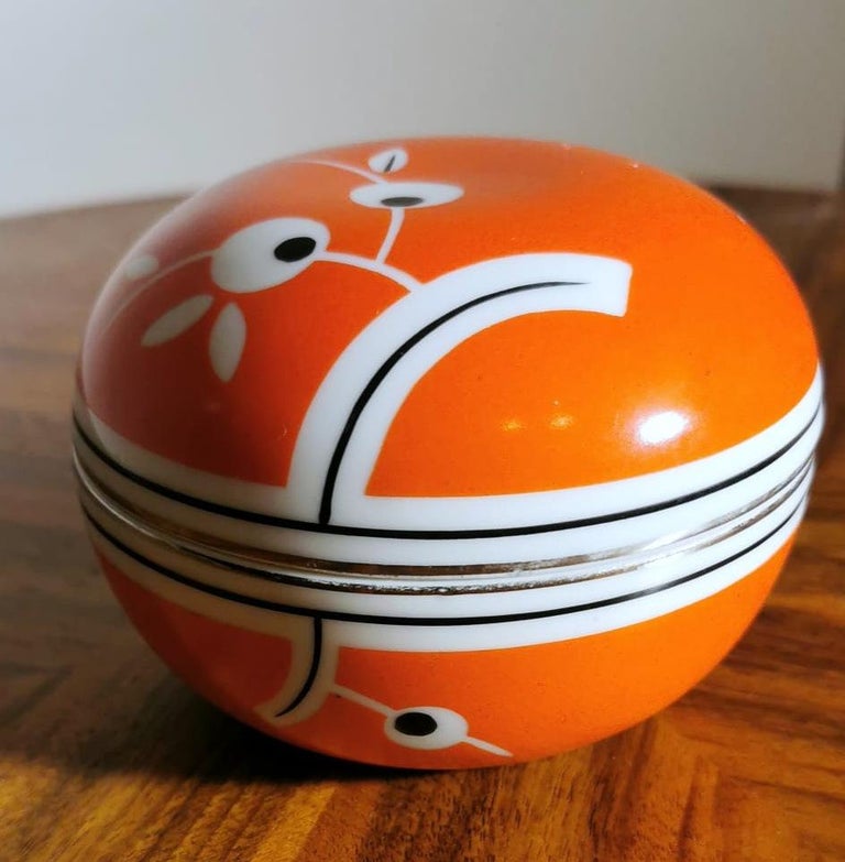 Hand-Painted Vintage Small Round Box in German Porcelain Orange and White Color For Sale