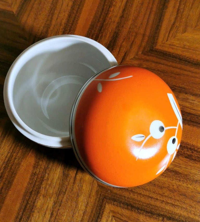 20th Century Vintage Small Round Box in German Porcelain Orange and White Color For Sale