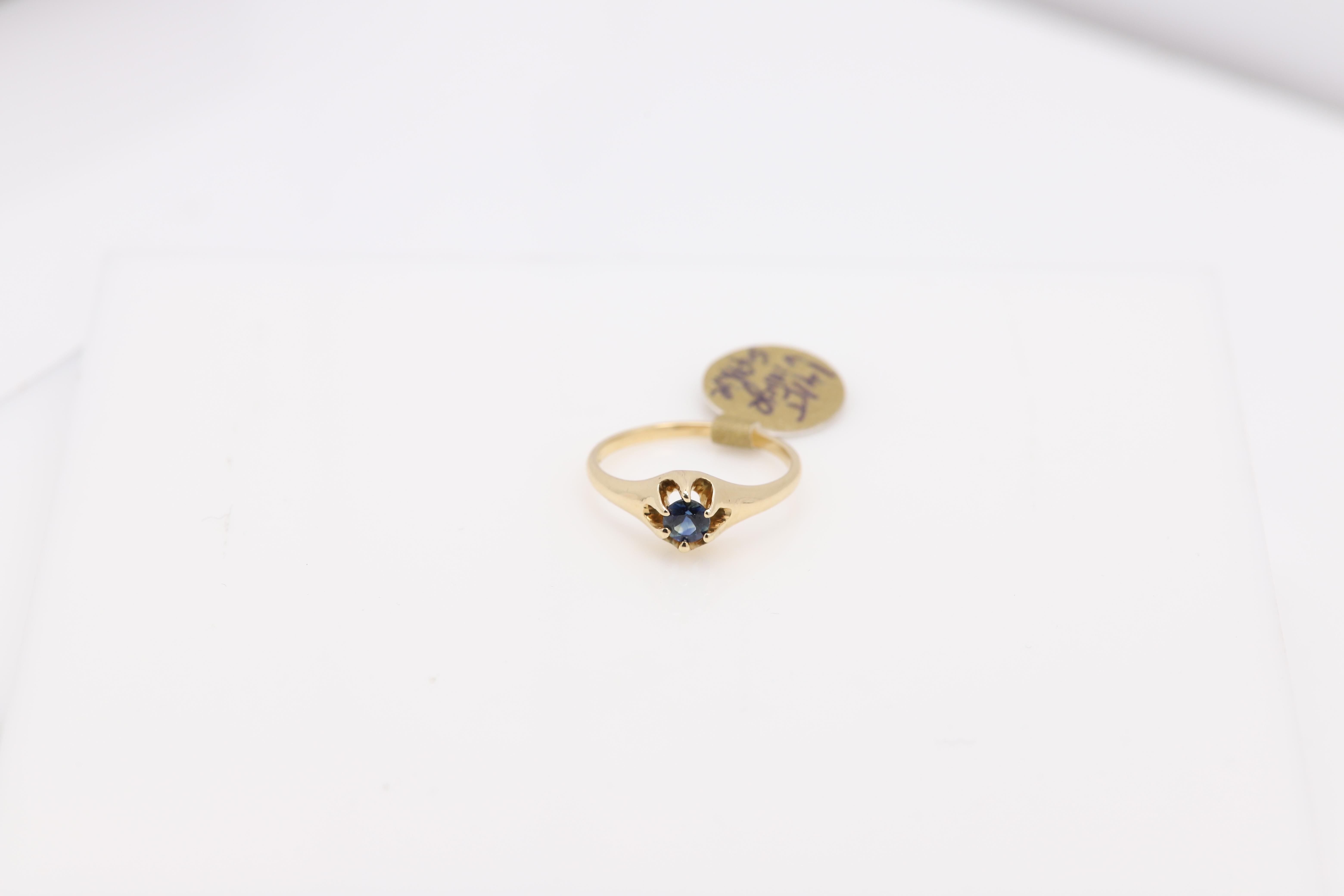 Vintage Cute Sapphire Ring
Circa 1940's
14k Yellow Ring
finger size 5.25
Weight 2.2 grams
Natural Sapphire size approx 4.0mm nice Blue Tone
(#bjn 1934591)