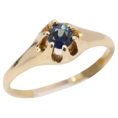 Vintage Small Sapphire Ring 14 Karat Yellow Gold Circa 1940's