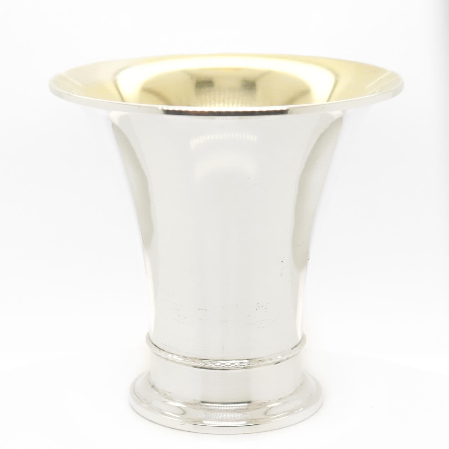 Schwedische Vintage-Biervase aus Silber in kleinem Maßstab aus der Mitte des Jahrhunderts, 1949 im Zustand „Gut“ im Angebot in Philadelphia, PA