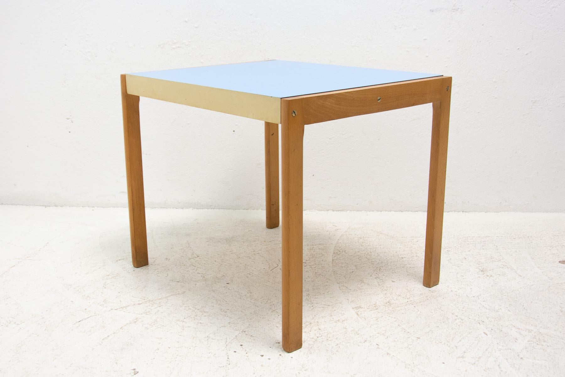 Petite table d'appoint vintage par Ton, 1970's, Tchécoslovaquie Bon état - En vente à Prague 8, CZ