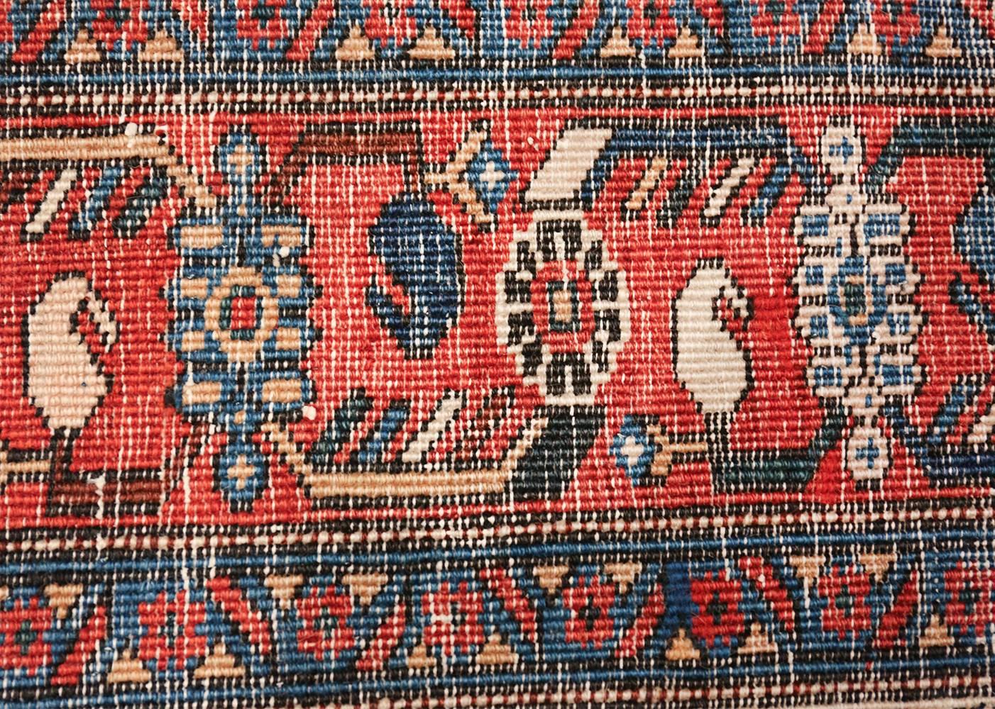 Vintage Small Size Sarouk Farahan Persian Rug. 5 ft 1 in x 7 ft 9 in  For Sale 4