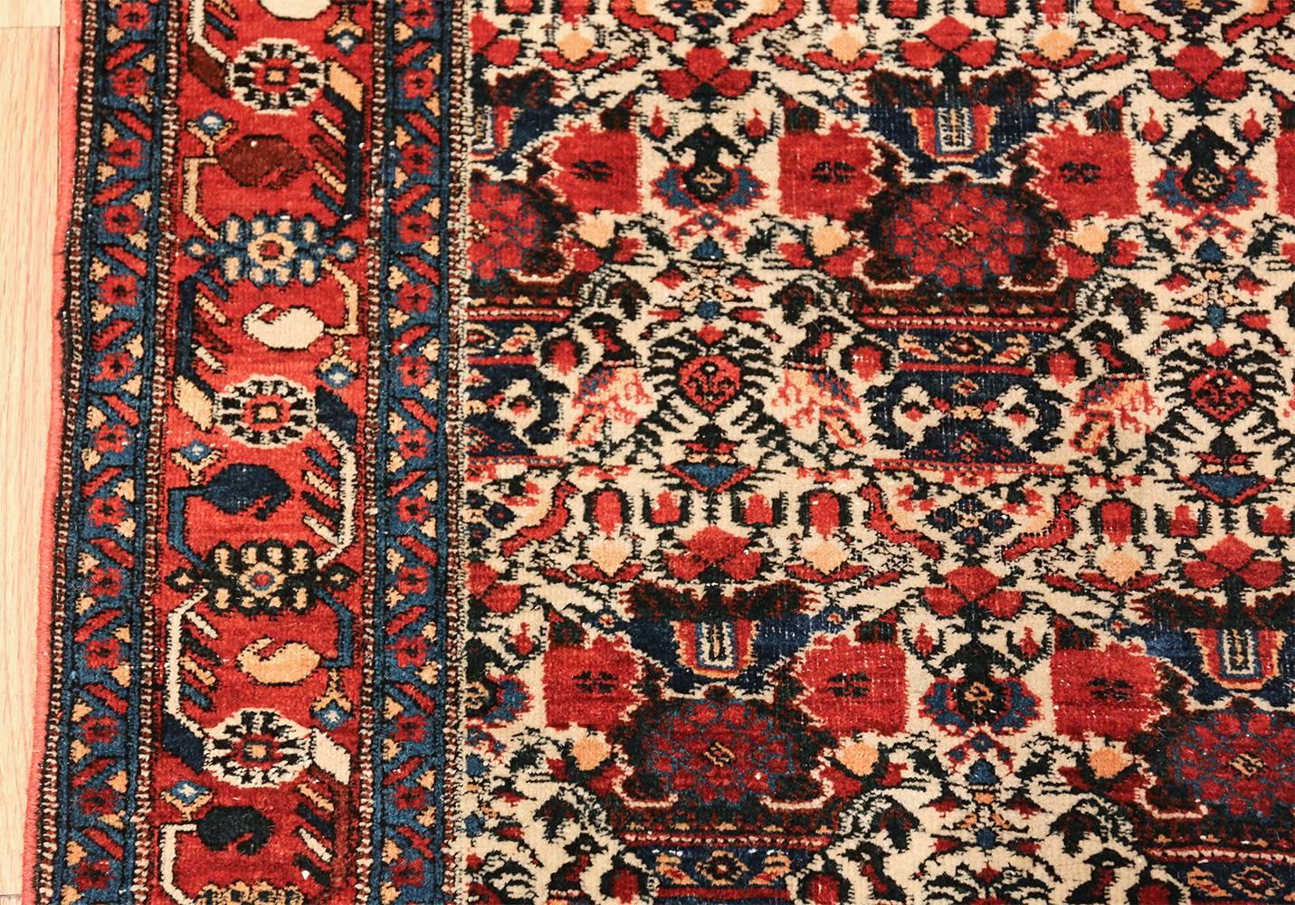 Hand-Knotted Vintage Small Size Sarouk Farahan Persian Rug. 5 ft 1 in x 7 ft 9 in  For Sale