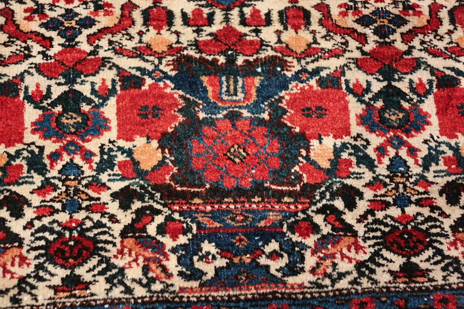 20th Century Vintage Small Size Sarouk Farahan Persian Rug. 5 ft 1 in x 7 ft 9 in  For Sale