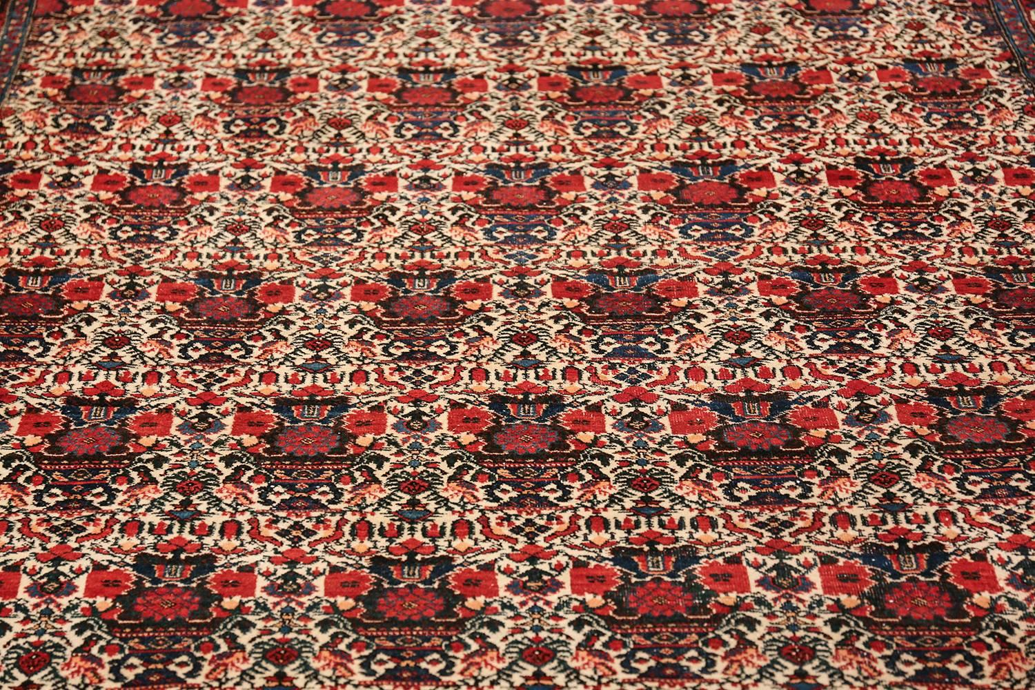 Vintage Small Size Sarouk Farahan Persian Rug. 5 ft 1 in x 7 ft 9 in  For Sale 2