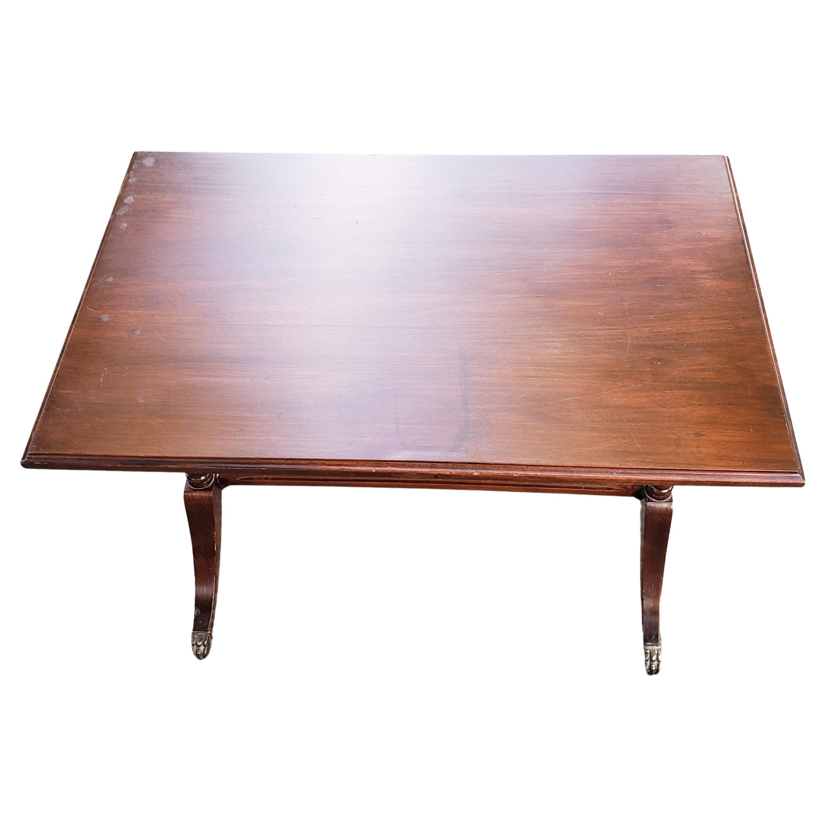 American mahogany tea table / coffee table for small spaces. Good vintage condition.
Measures 28
