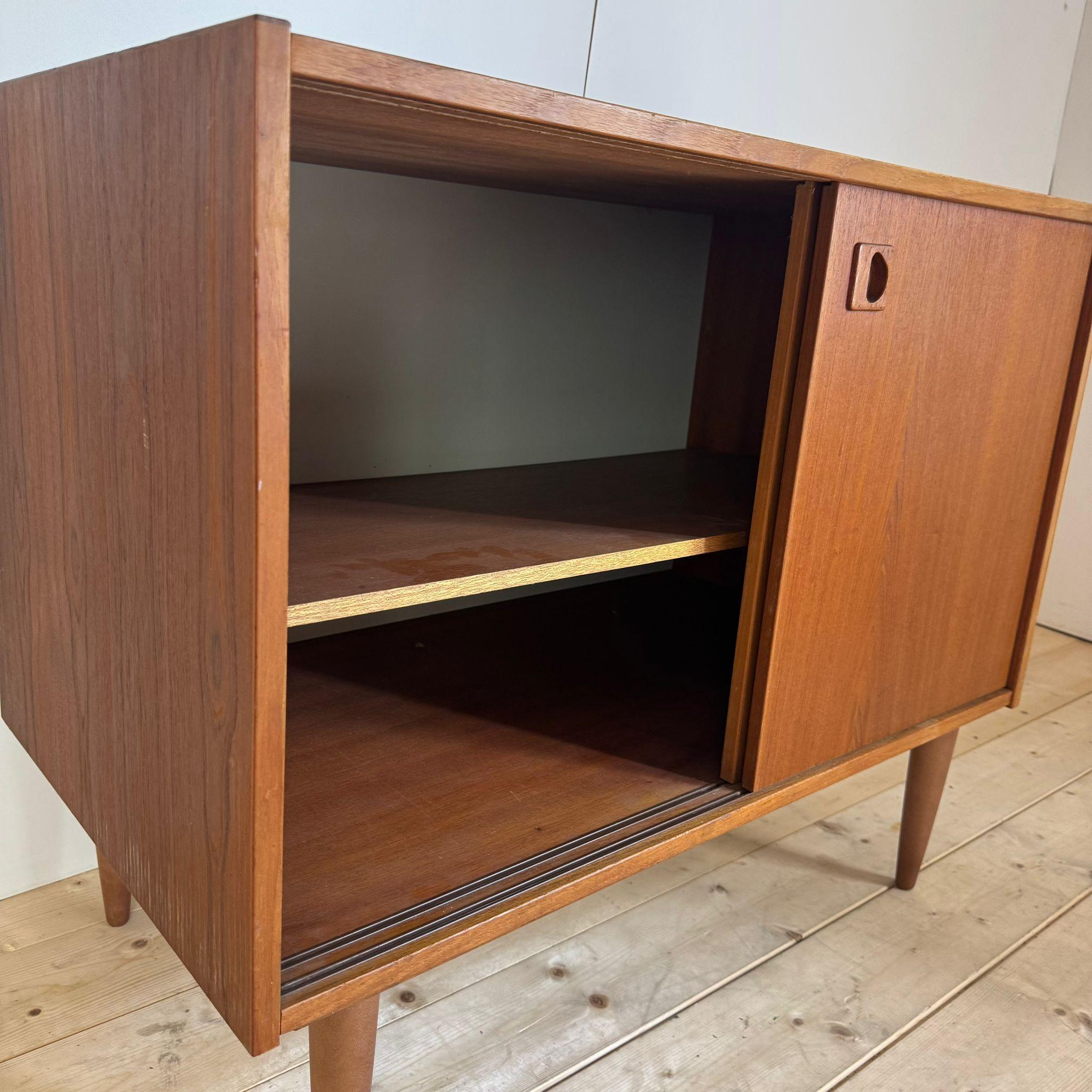 Vintage small teak sideboard, Denmark 1960 For Sale 1