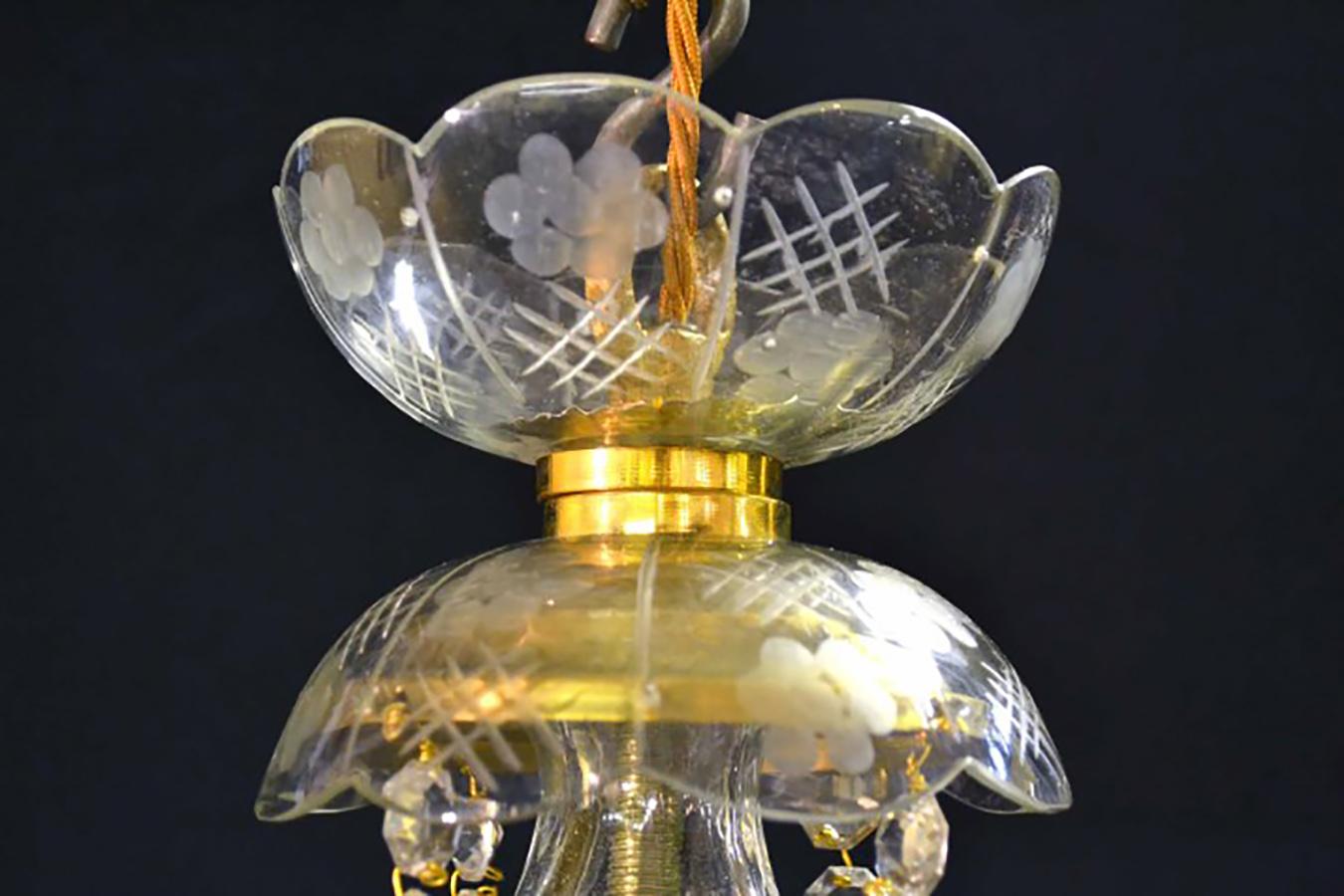A beautiful small vintage Venetian style crystal chandelier with four lights and beautiful clear crystal drops, dating from the last quarter of the 20th century.

It is in fantastic condition as it has been dismantled, cleaned and rewired.

Add a
