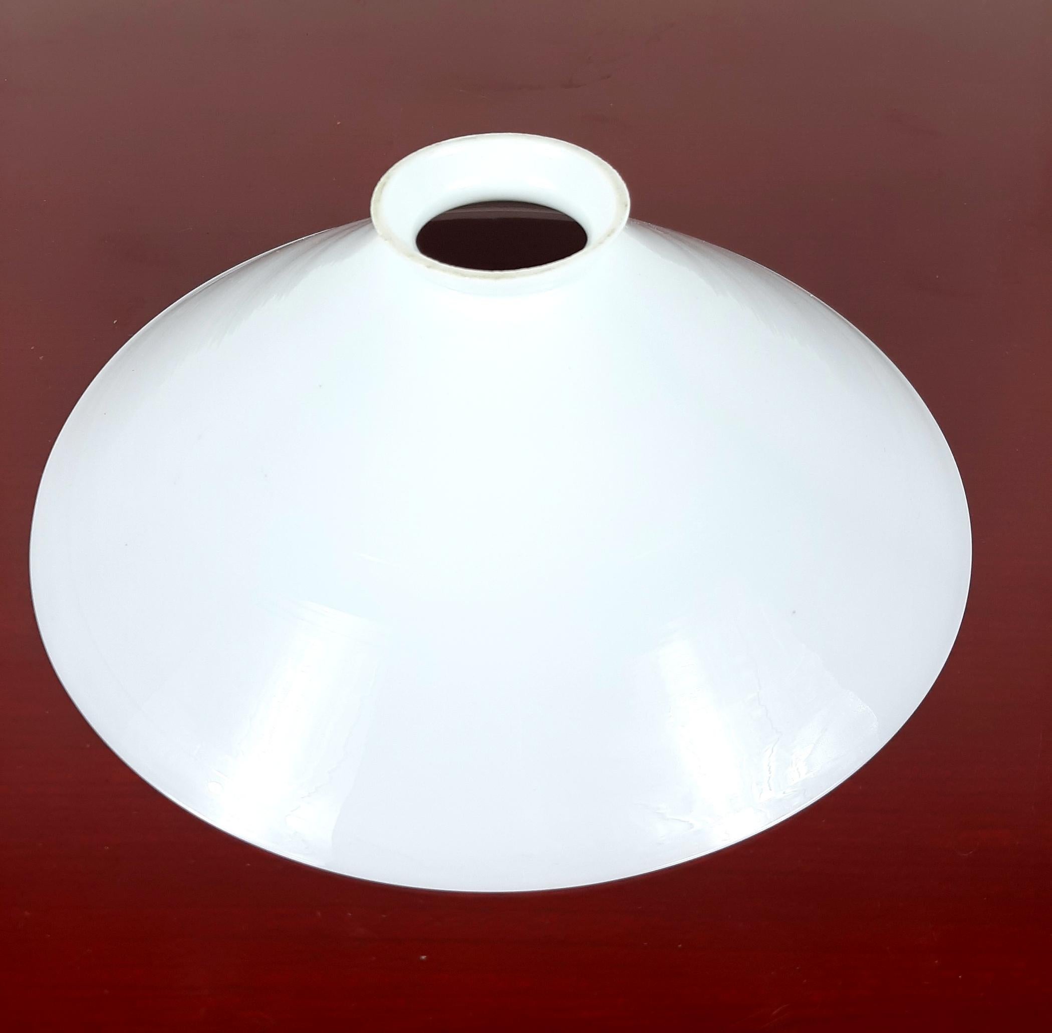 Lampada a sospensione vintage piccola e bianca, Italia, anni '40 In condizioni buone in vendita a Miklavž Pri Taboru, SI