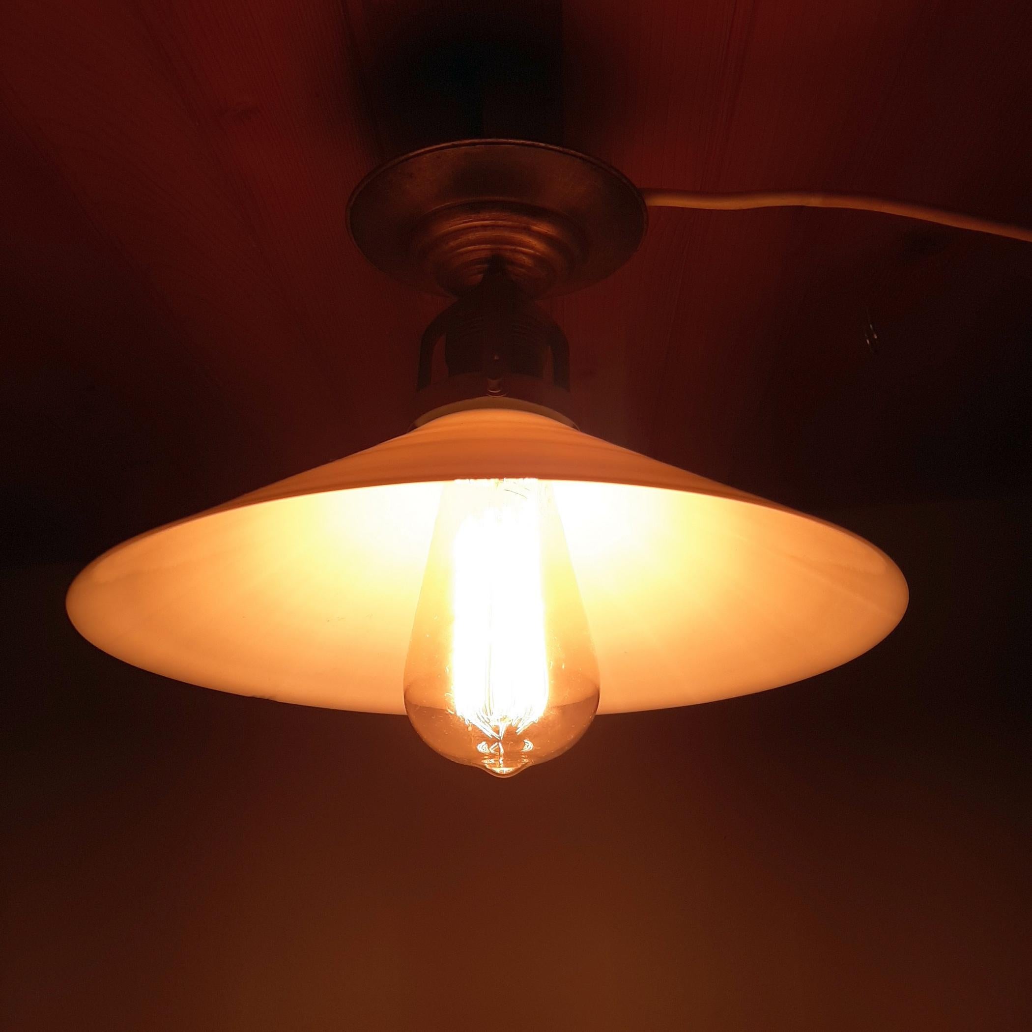 Ottone Lampada a sospensione vintage piccola e bianca, Italia, anni '40 in vendita