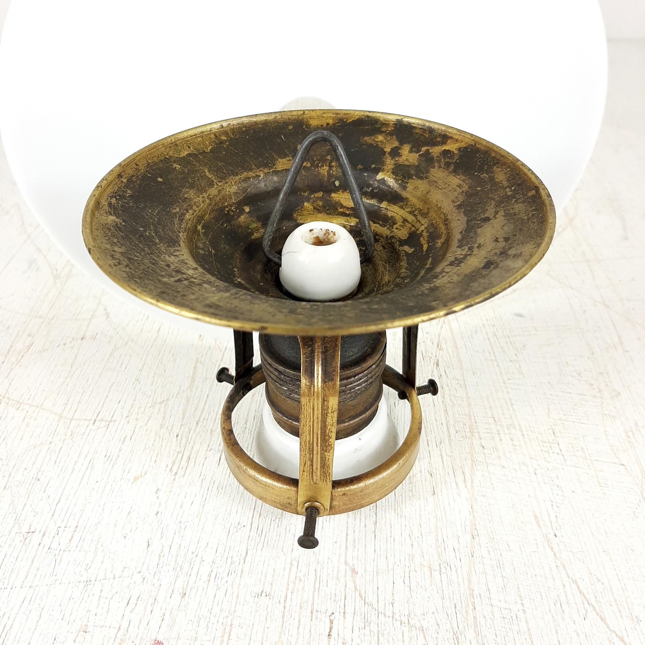Lampada a sospensione vintage piccola e bianca, Italia, anni '40 in vendita 2