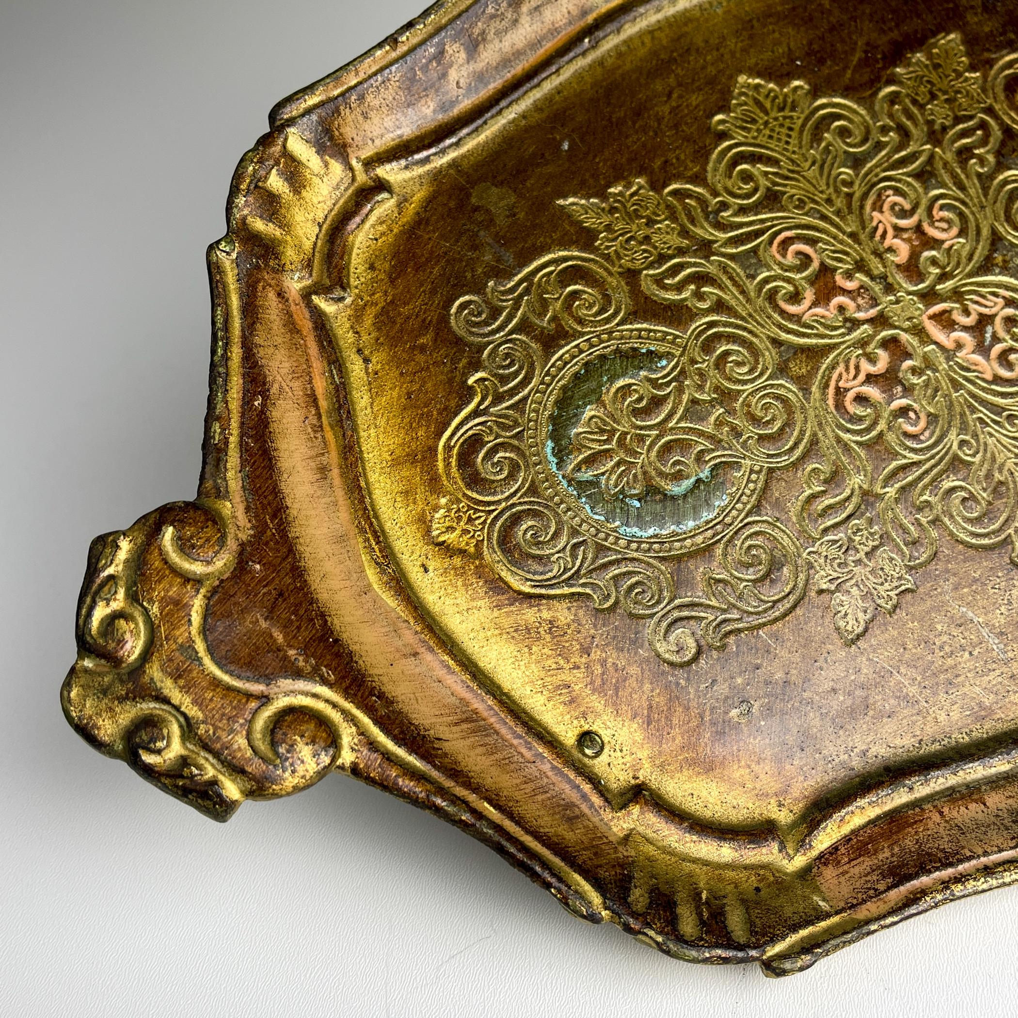 Art nouveau Petit plateau en bois doré Florentine, Italie 1950s en vente