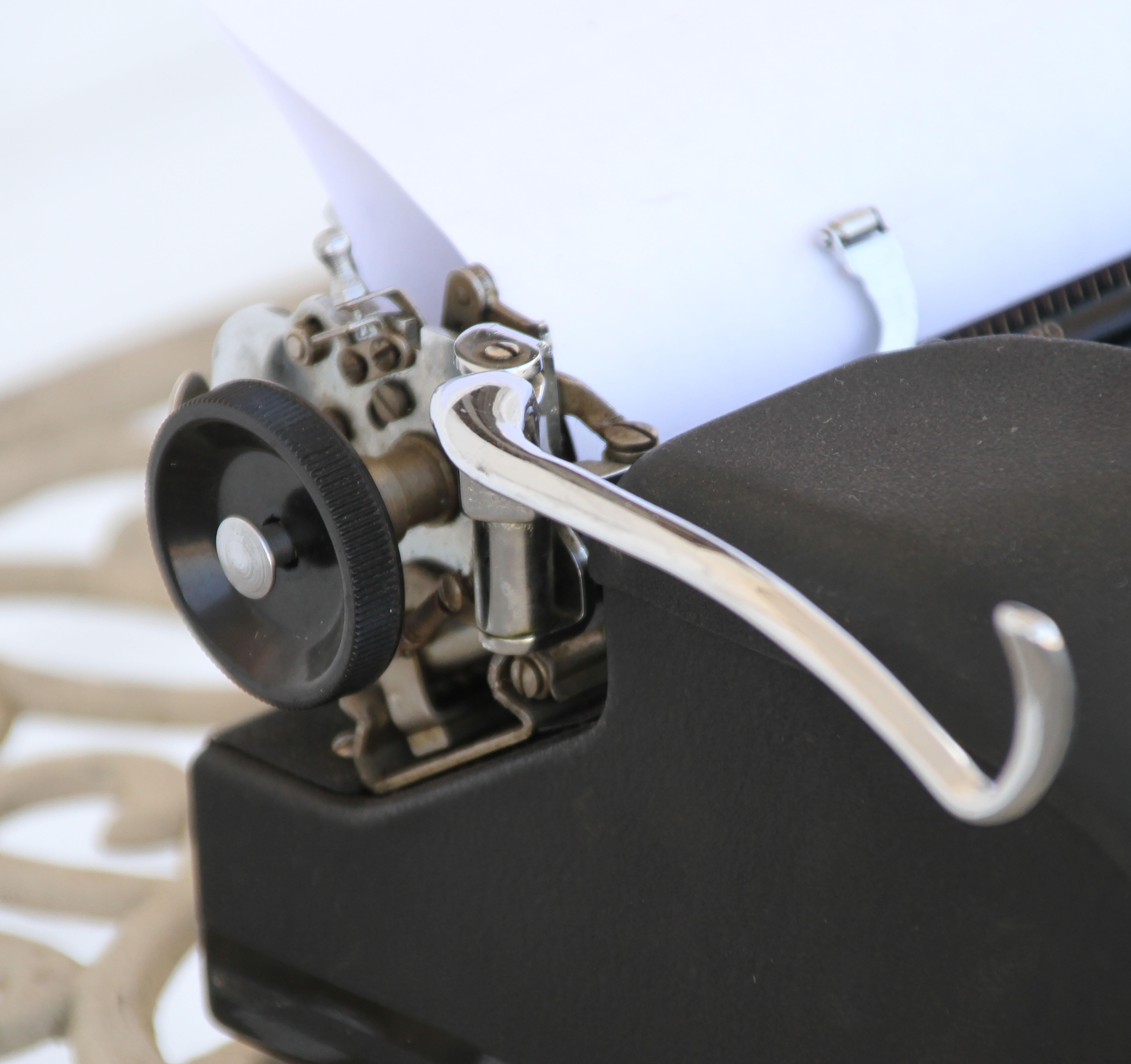 Industriel Machine à écrire vintage Smith Corona et son étui en vente