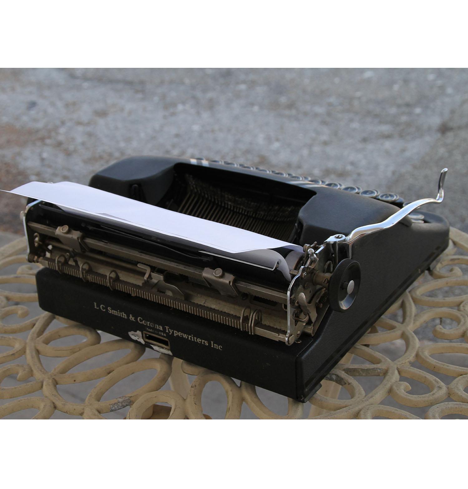 Vintage Smith Corona Schreibmaschine und Koffer im Zustand „Gut“ im Angebot in Pasadena, TX
