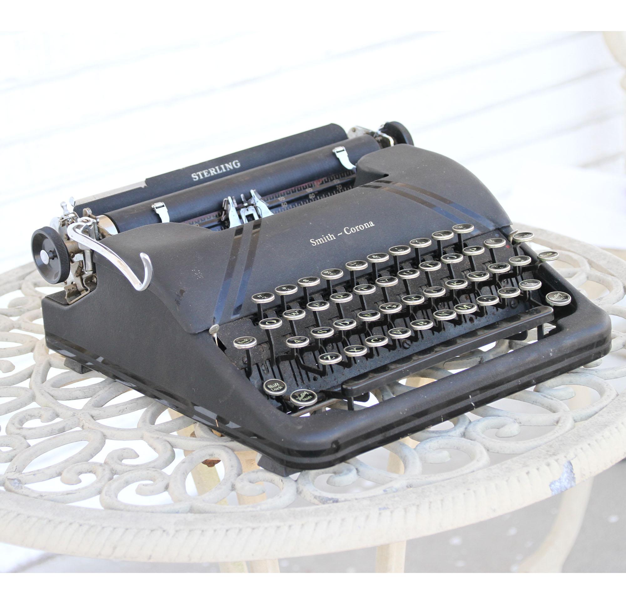 Mid-20th Century Vintage Smith Corona Typewriter and Case For Sale