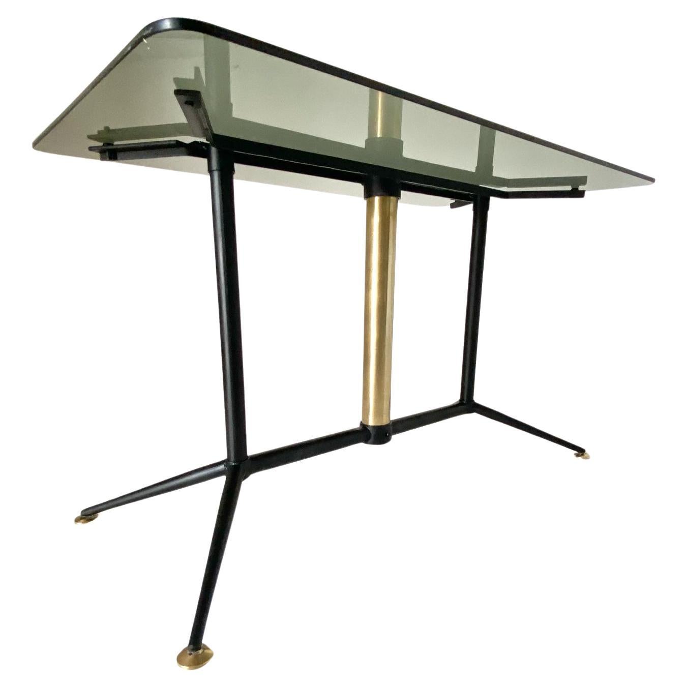 Mid-Century Modern Table basse vintage en verre fumé et laiton, Italie, années 1960 en vente
