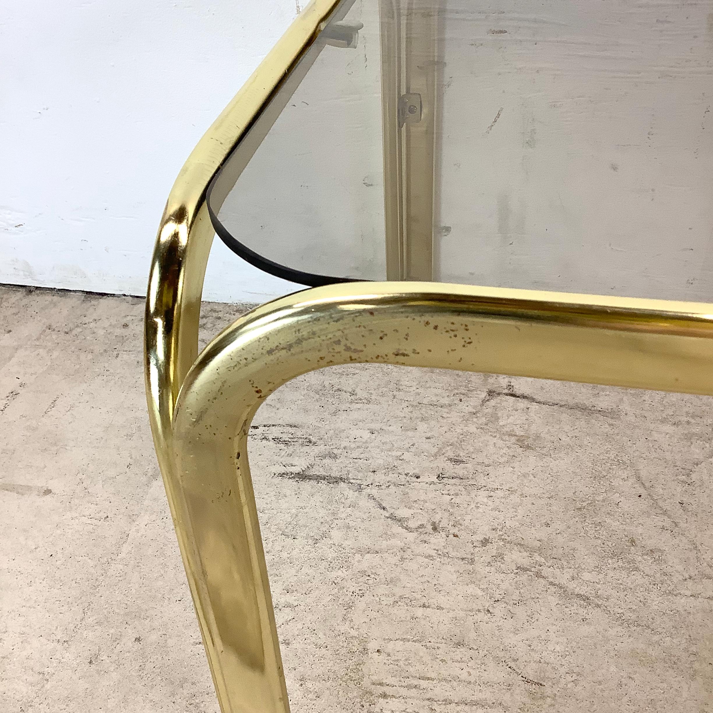 Table basse vintage en verre fumé en vente 9
