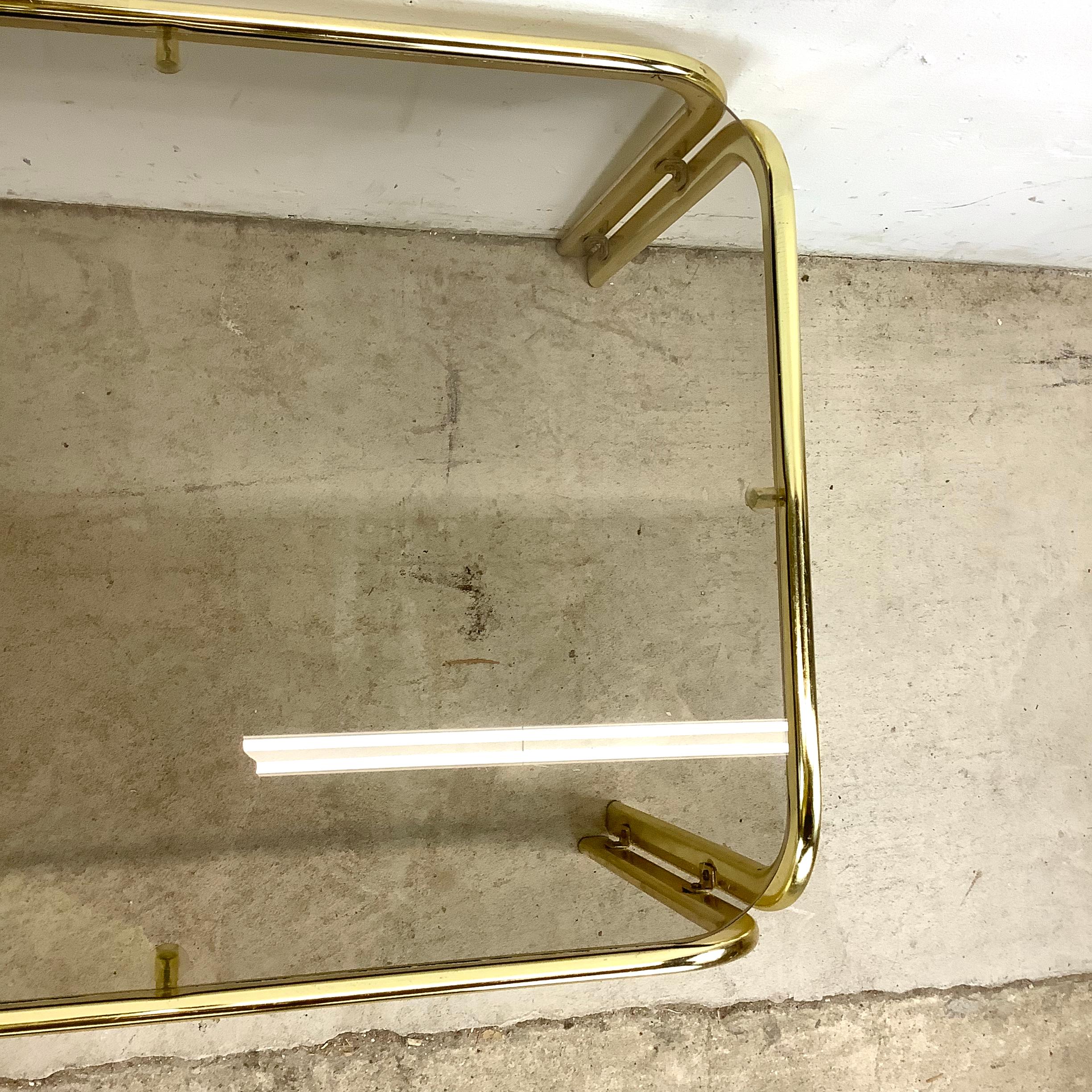 Table basse vintage en verre fumé en vente 11