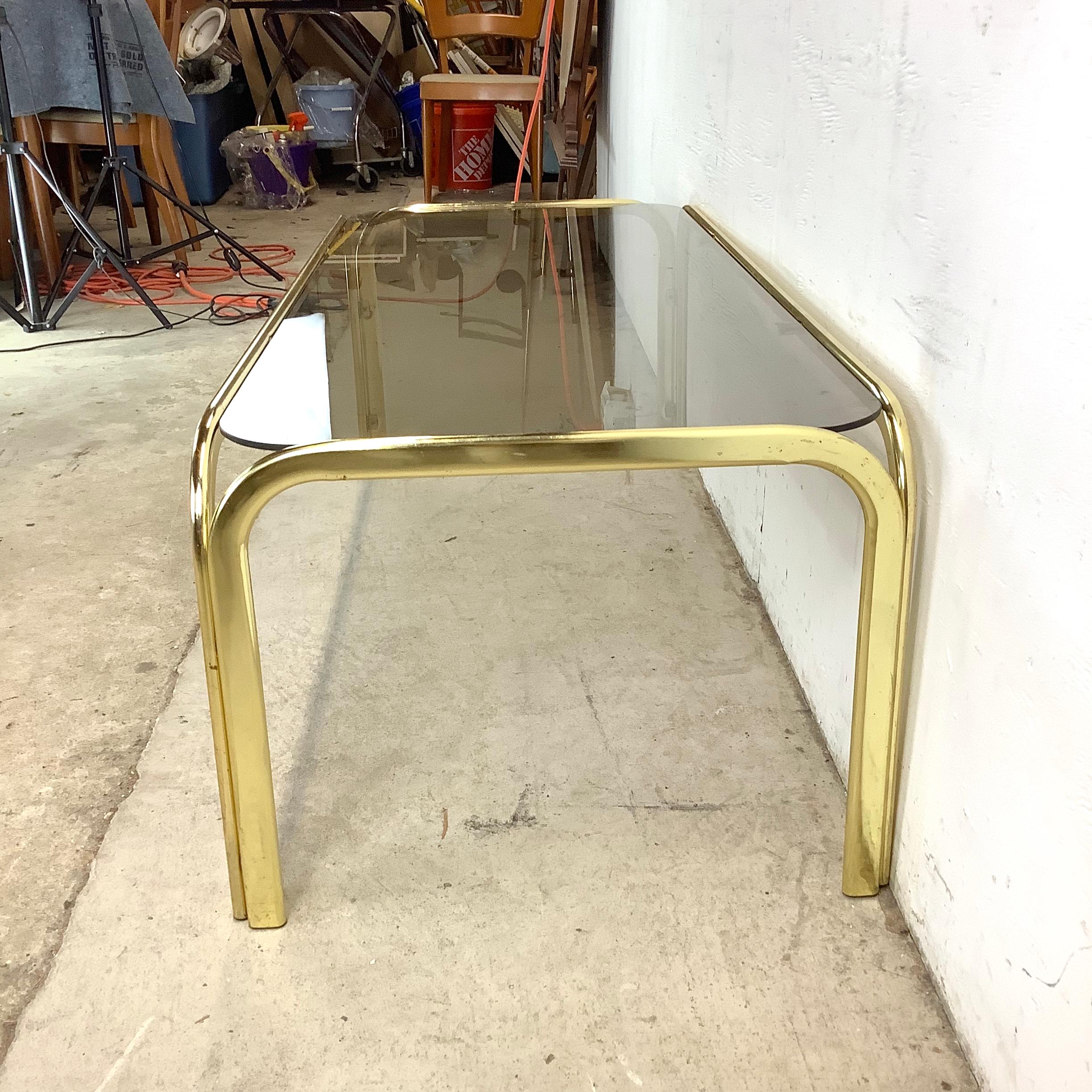 Inconnu Table basse vintage en verre fumé en vente