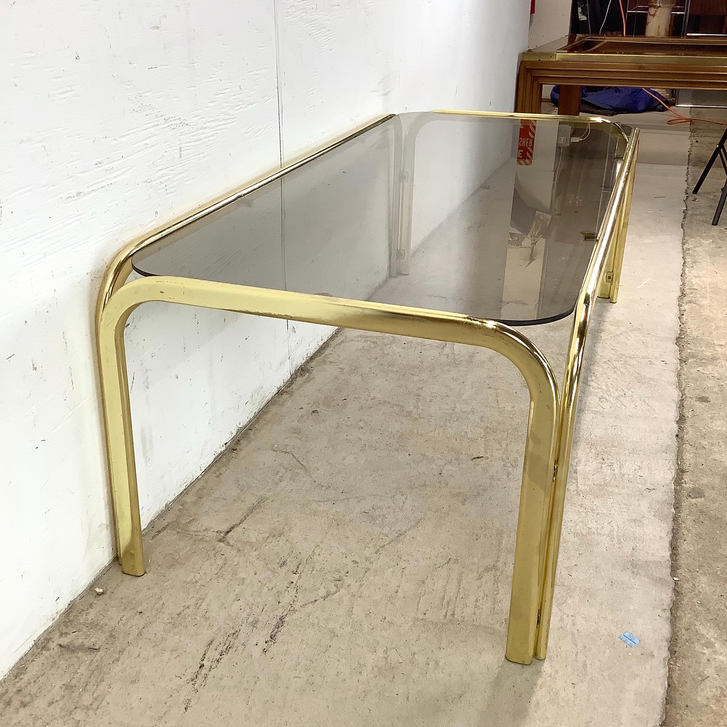 Autre Table basse vintage en verre fumé en vente