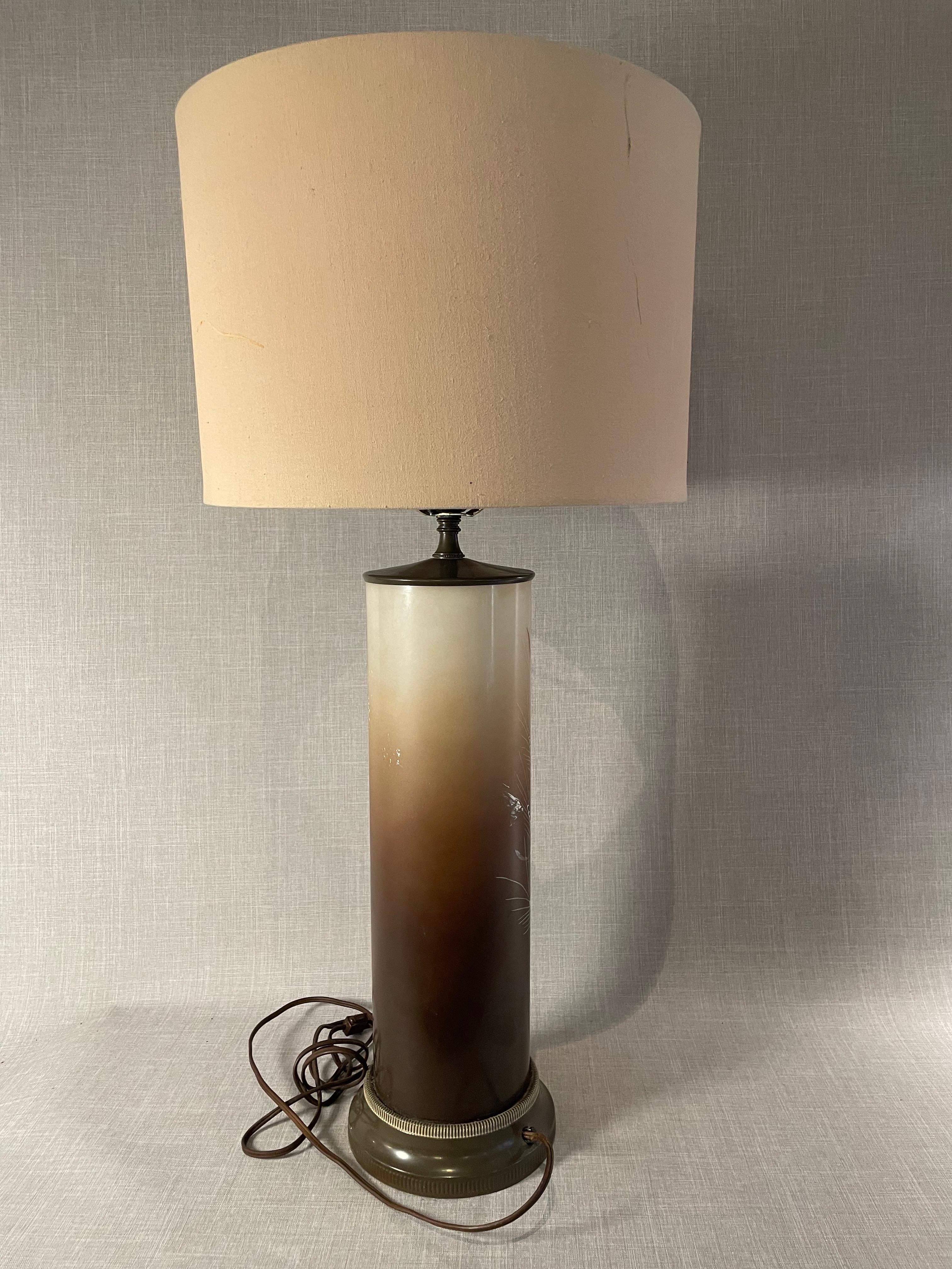 Vintage Räucherglas geätzte Weizen Tischlampe mit Creme Stoff Schatten (Rustikal) im Angebot
