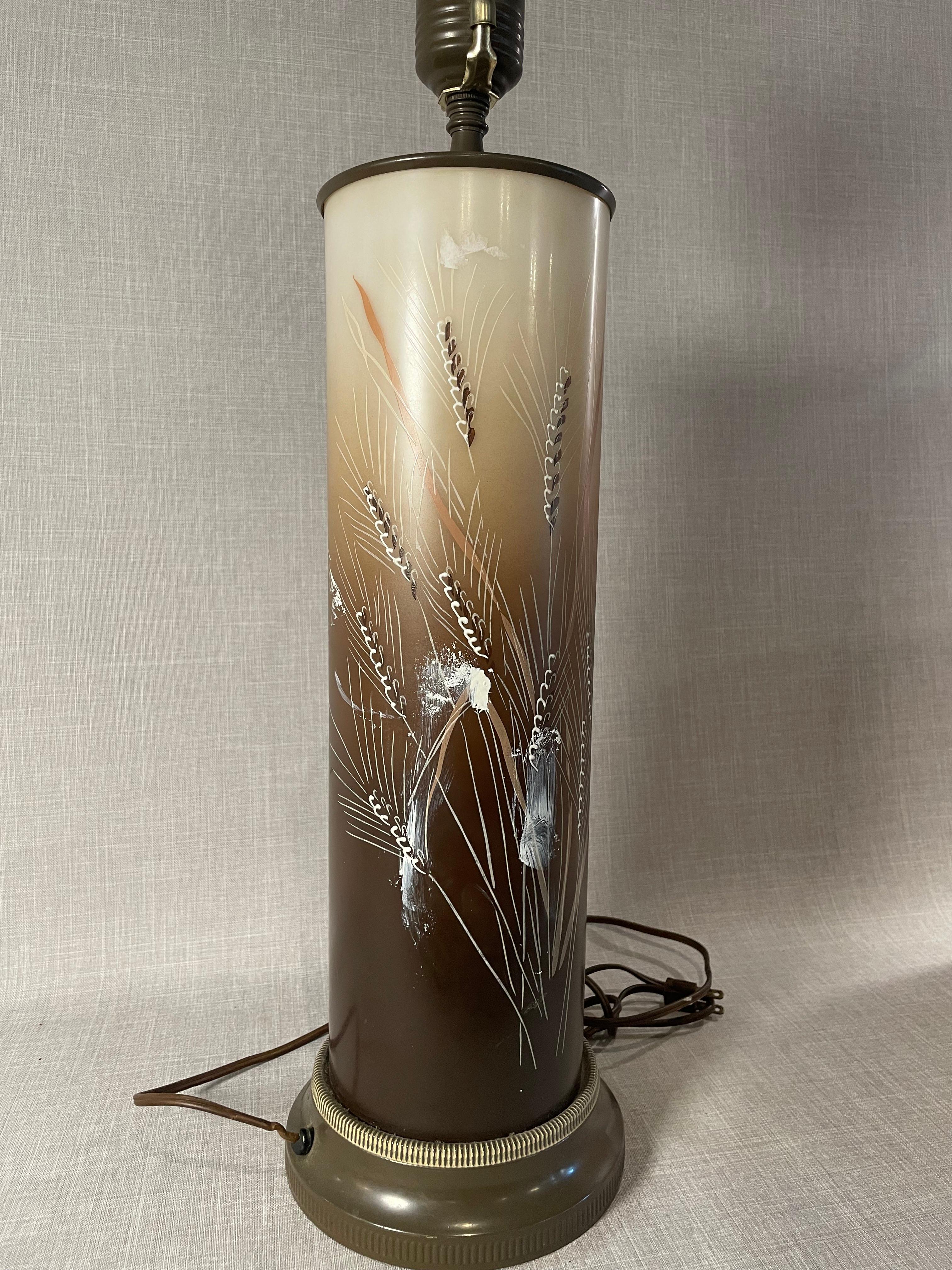 Vintage Räucherglas geätzte Weizen Tischlampe mit Creme Stoff Schatten (Glas) im Angebot