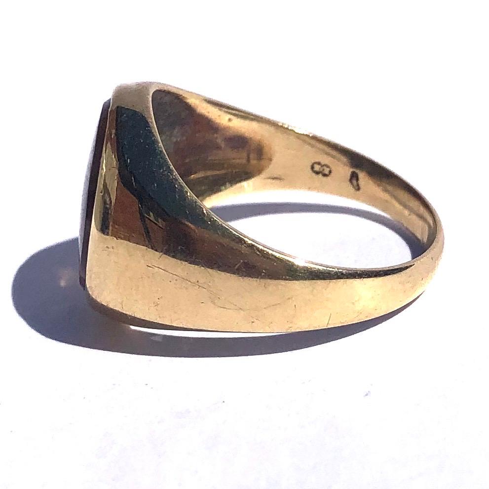 This ring has a mysterious look to it. In some lights the stone looks like a smooth ad glossy stone and when the light hits it you can see the wonderful way in which the underside of the stone is cut. Set within a 14ct gold ring. 

Ring Size: Q 1/2