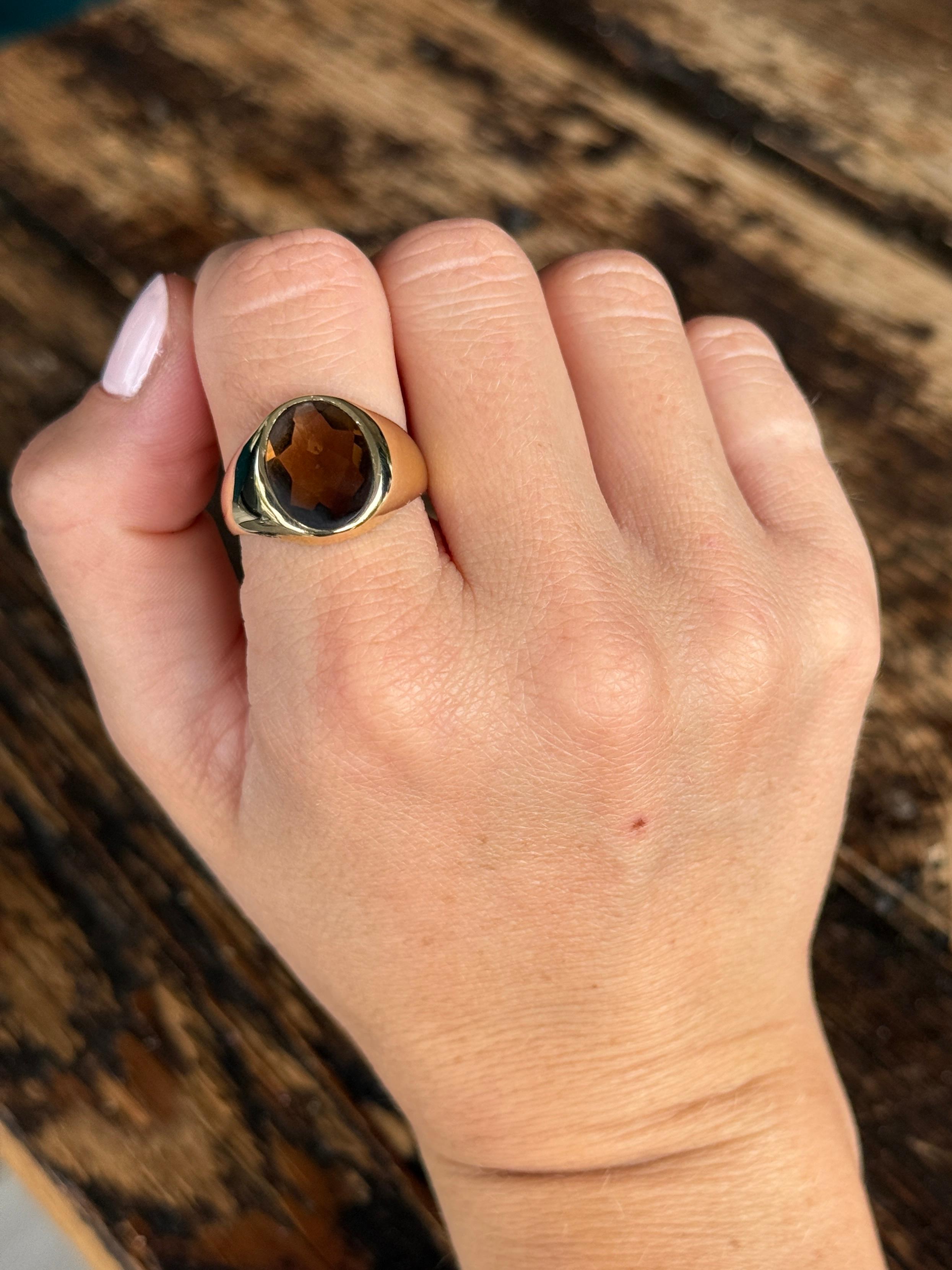Anillo de sello vintage de cuarzo ahumado y oro de 14 quilates Corte oval en venta