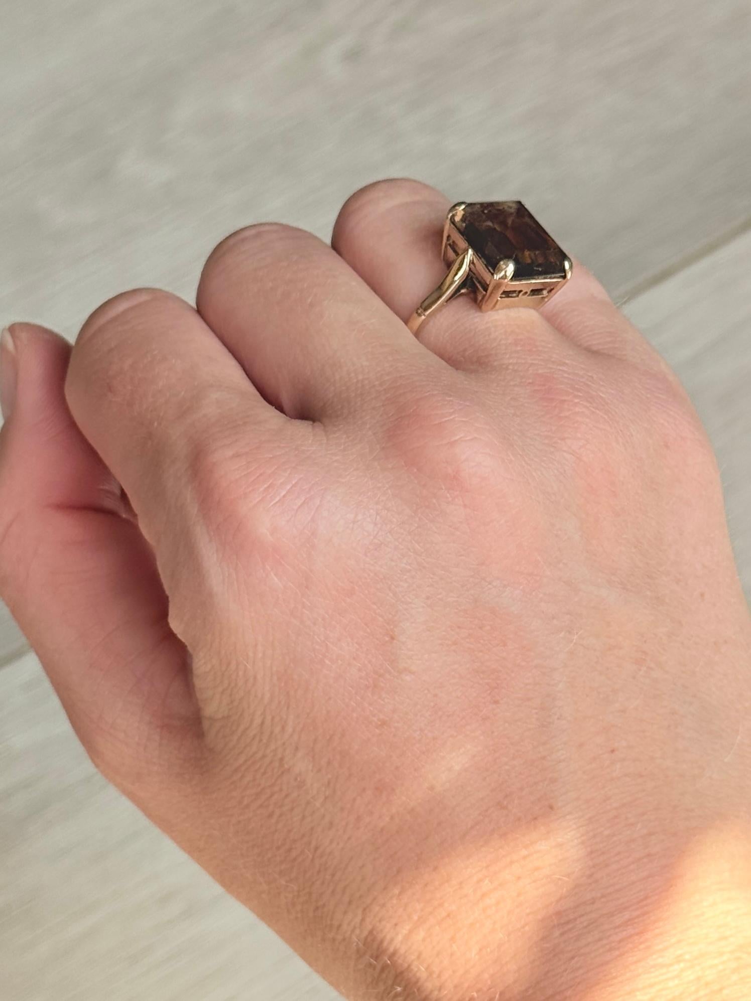 Anillo de cóctel vintage de cuarzo ahumado y oro de 9 quilates en Bueno estado para la venta en Chipping Campden, GB