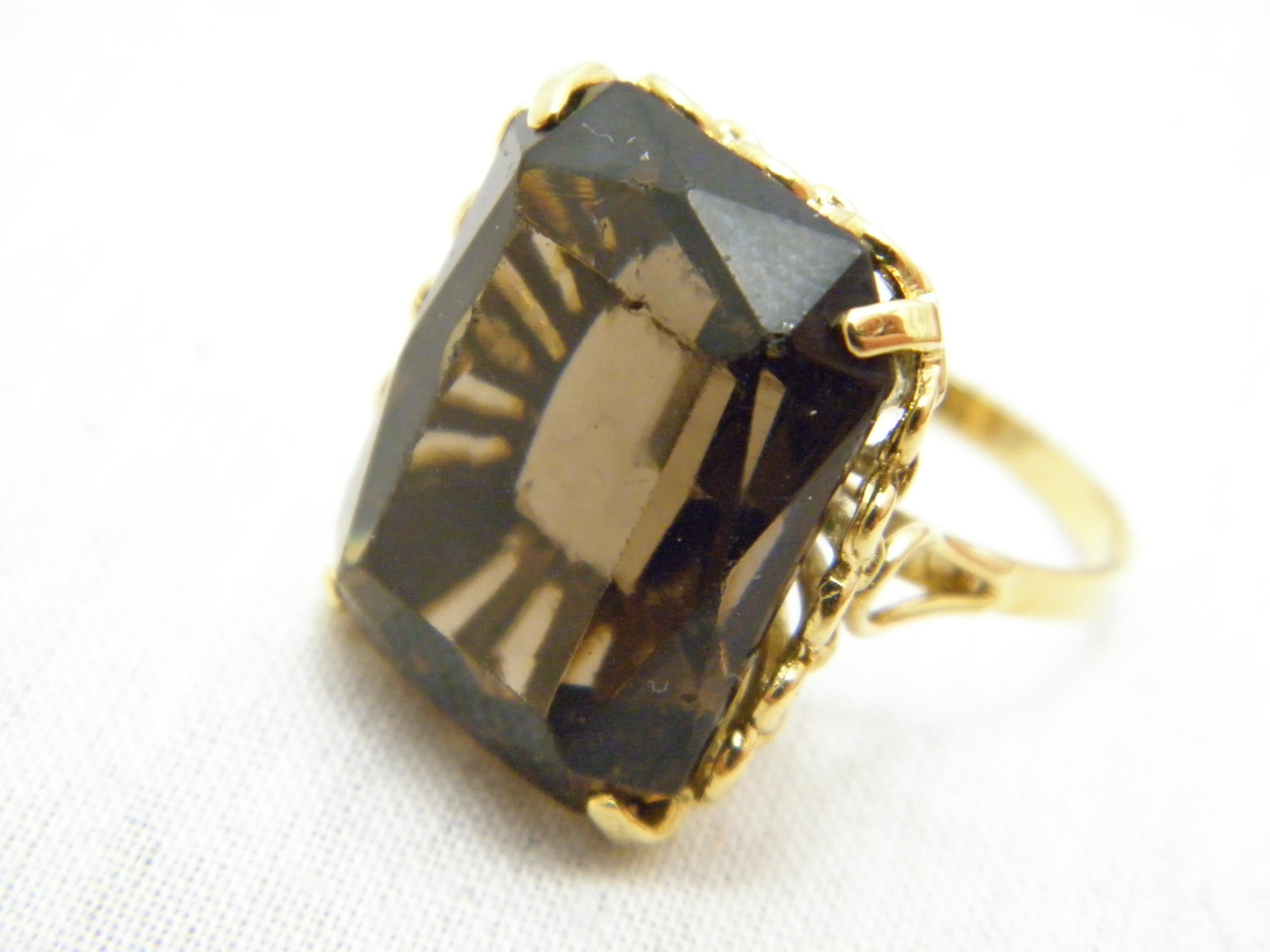 For your consideration I have this incredible:

18CT GOLD SMOKY QUARTZ HUGE SOLITAIRE STATEMENT SIGNET RING

DETAILS
Material: 18ct 750/000 Yellow Gold - VERY heavy
This ring has a very thick and sturdy shank hence ideal if resizing needed
Style: