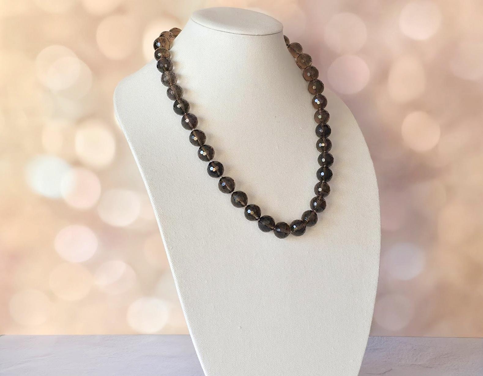 Donna Collana vintage in quarzo fumè in vendita