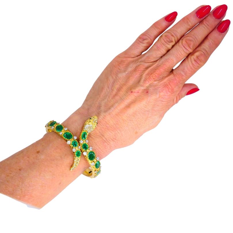 Pulsera de serpiente vintage Oro Esmeralda Diamantes Estate Jewelry en venta 6
