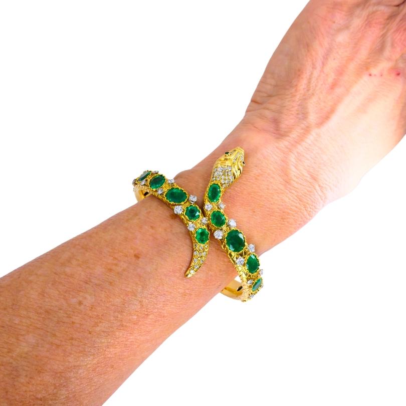 Pulsera de serpiente vintage Oro Esmeralda Diamantes Estate Jewelry en venta 7