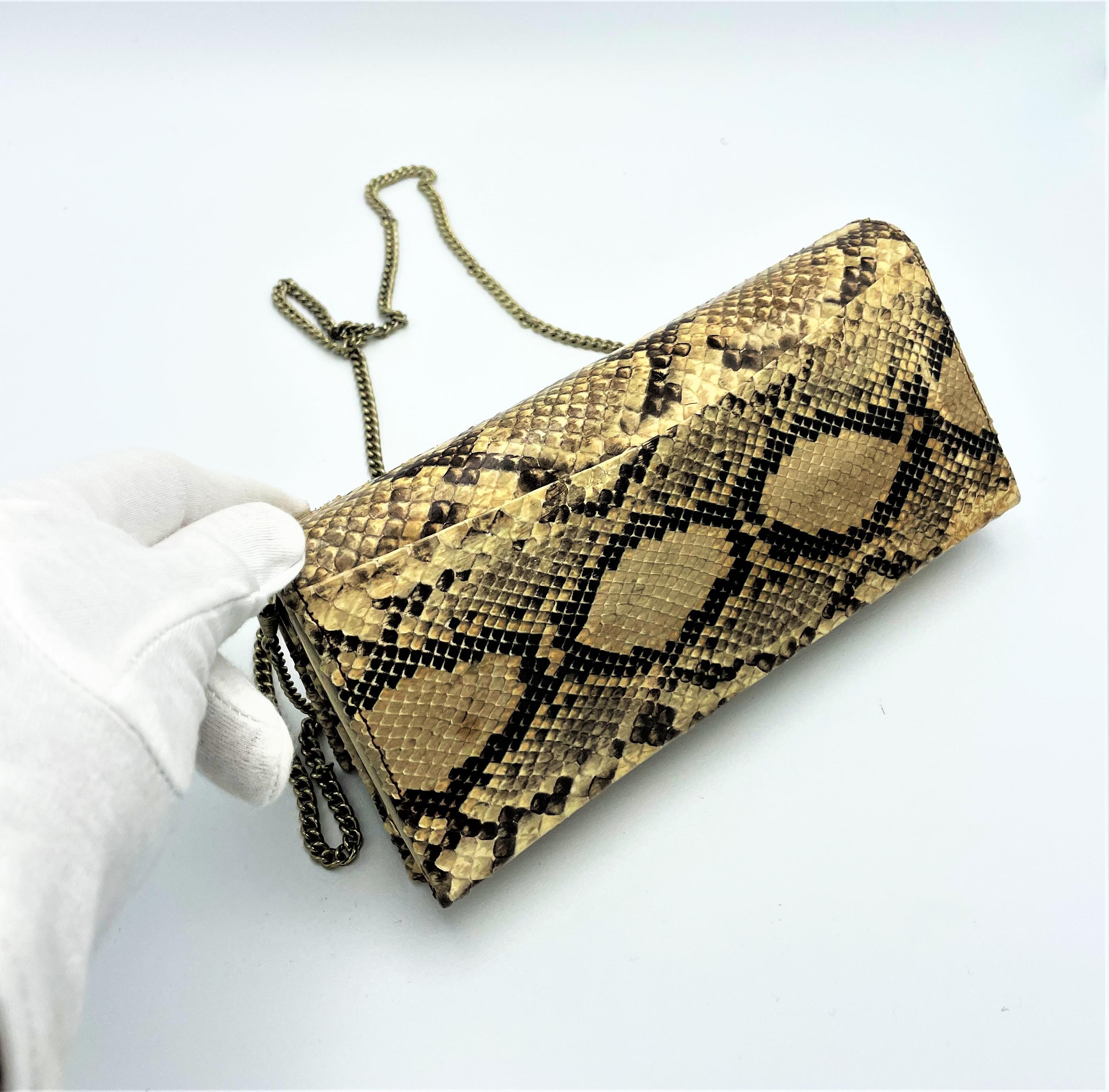 Vintage snake clutch bag with detachable lang chain, UK 1920s For Sale 7