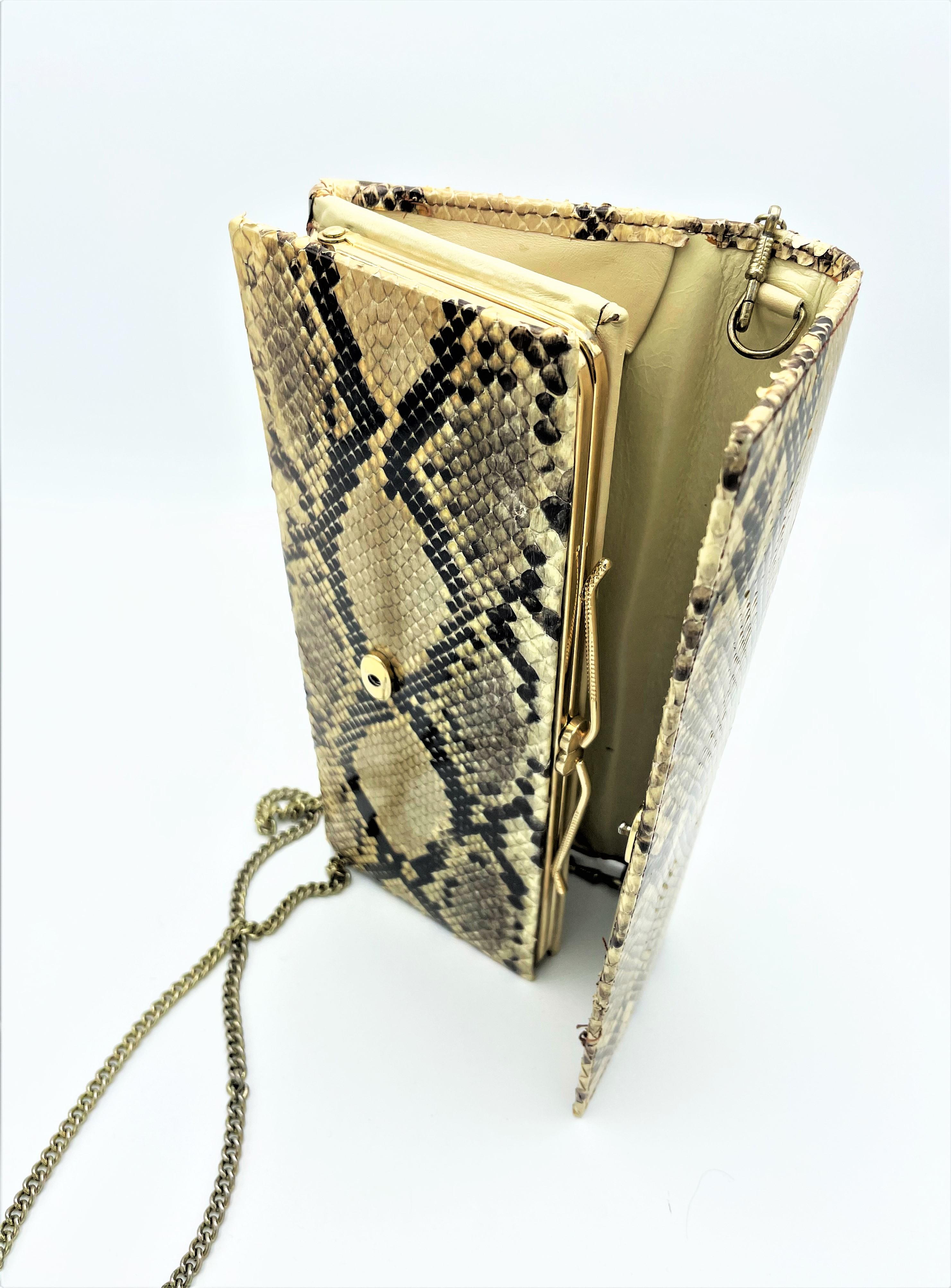 Vintage snake clutch bag with detachable lang chain, UK 1920s For Sale 1