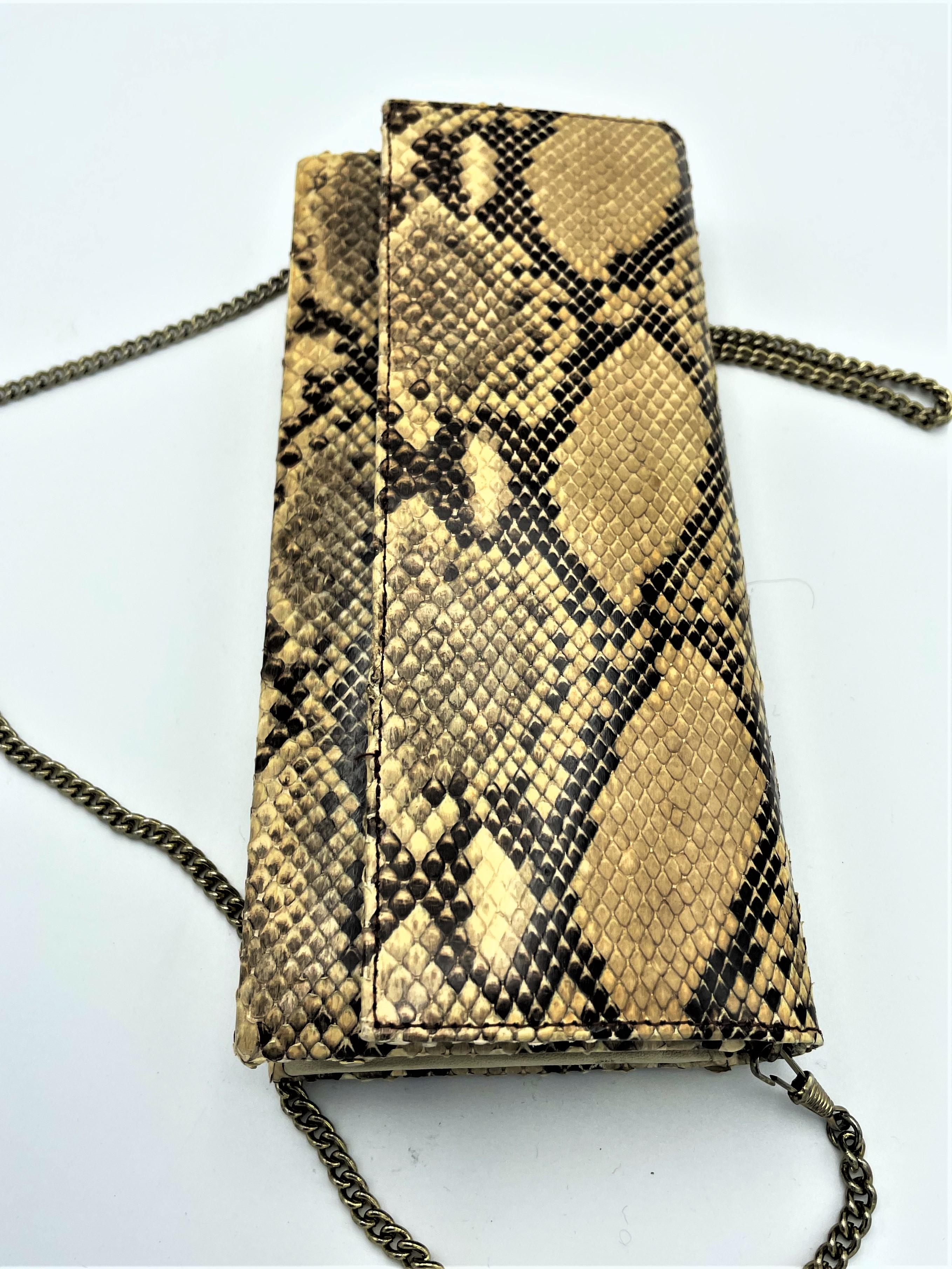 Vintage snake clutch bag with detachable lang chain, UK 1920s For Sale 3