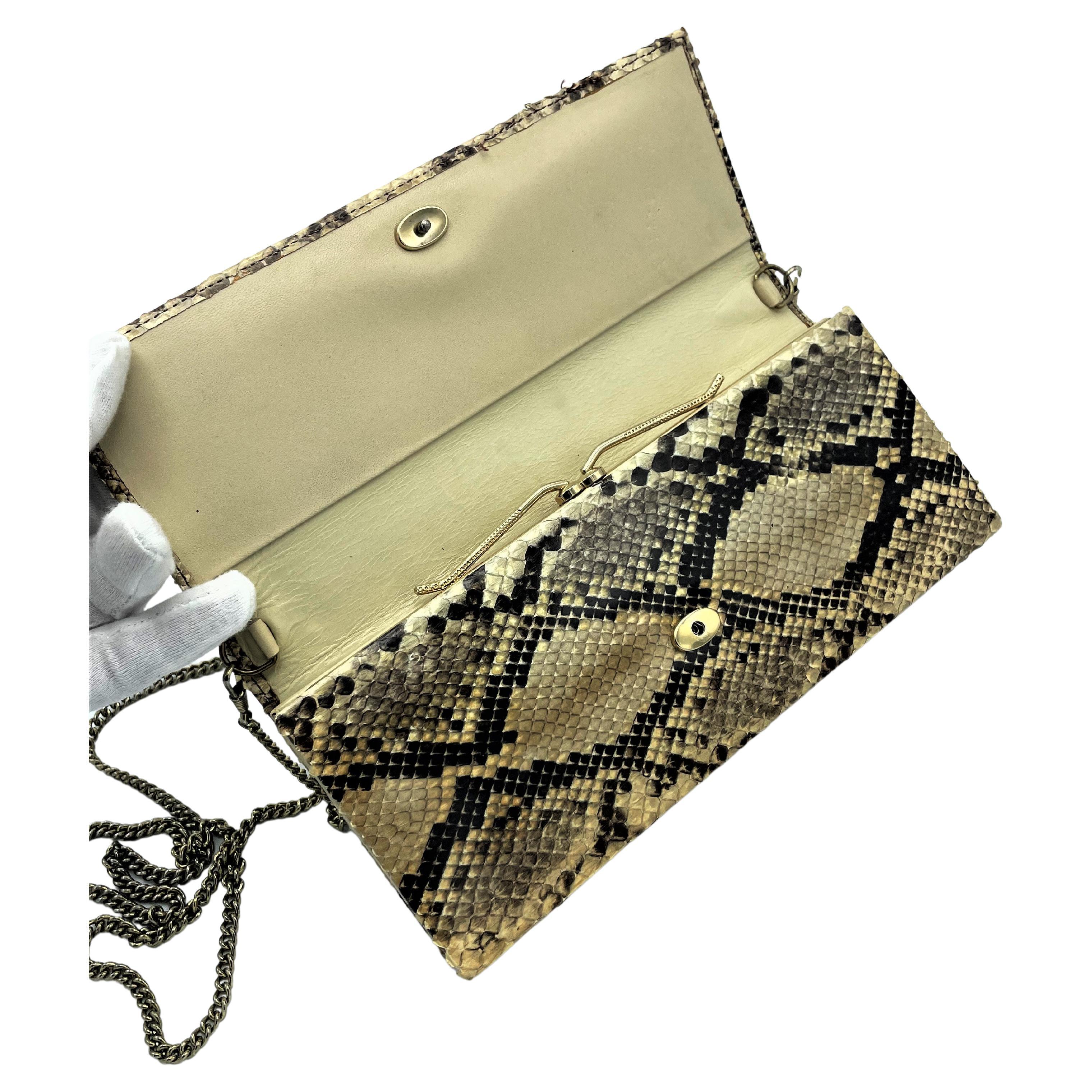 Beige Pochette vintage en serpent avec chaîne amovible, UK années 1920 en vente