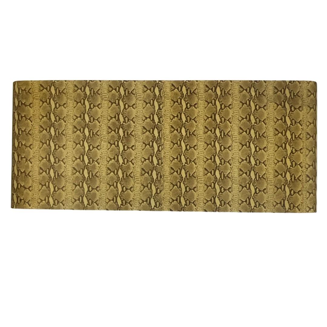 Américain Table basse vintage en cuir imprimé serpent en vente