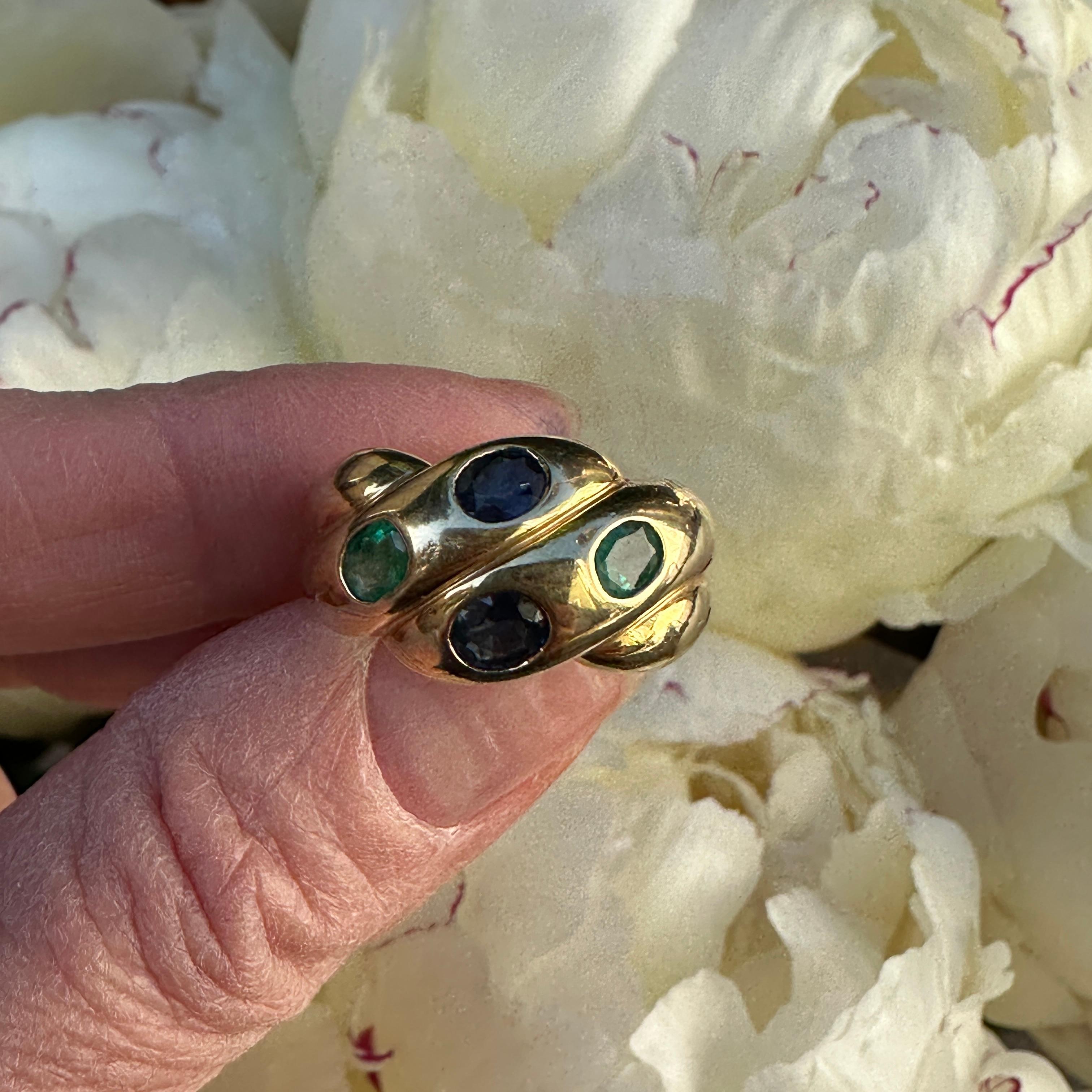 Vintage Snake Ring 18K Gold Emerald Sapphire For Sale 5