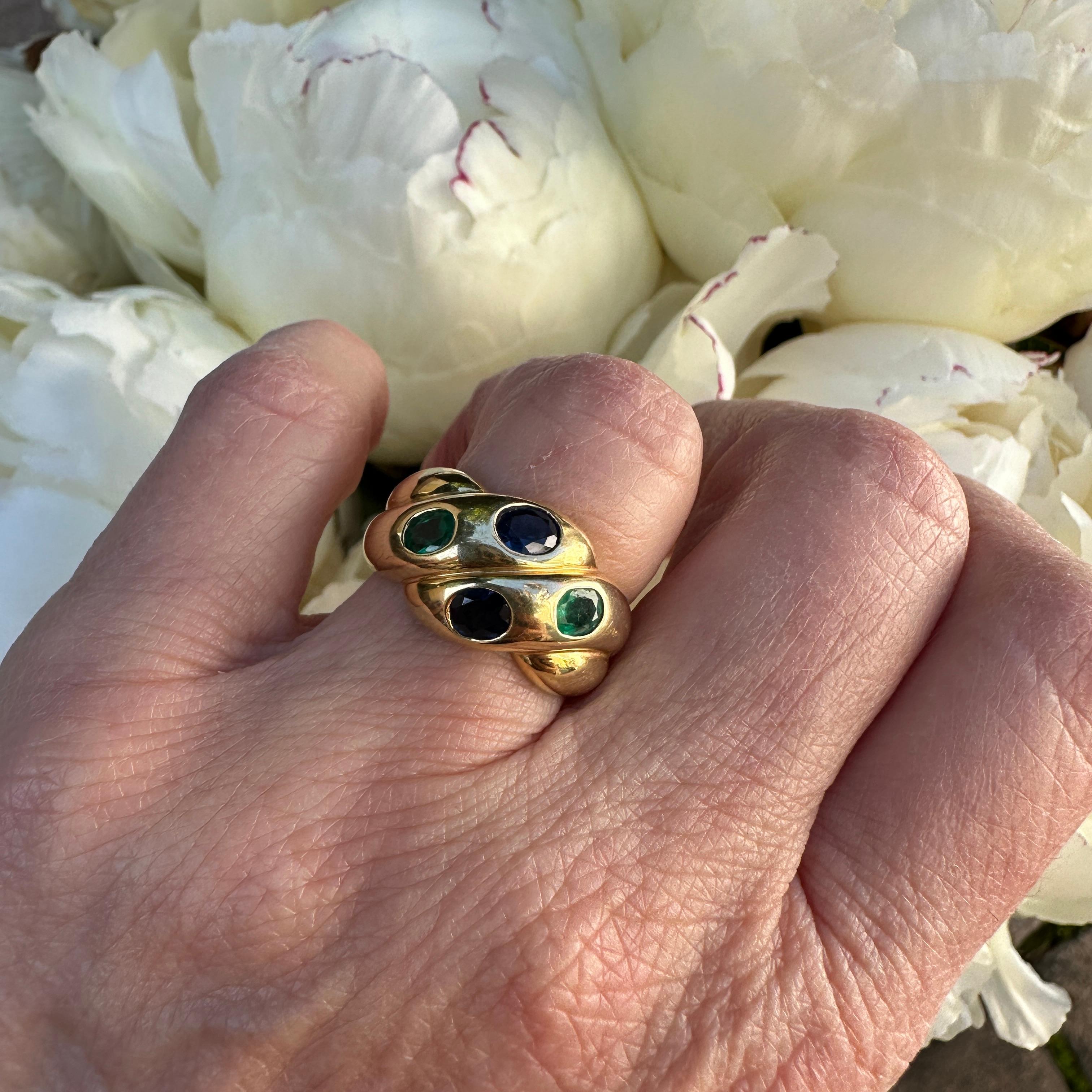 Vintage Snake Ring 18K Gold Emerald Sapphire In Good Condition For Sale In Scotts Valley, CA