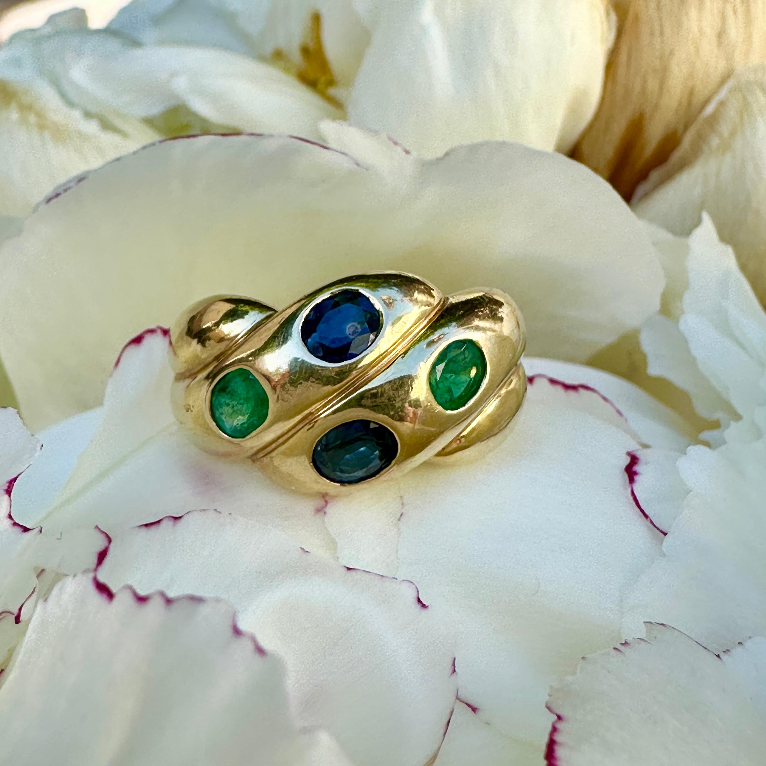 Women's Vintage Snake Ring 18K Gold Emerald Sapphire For Sale